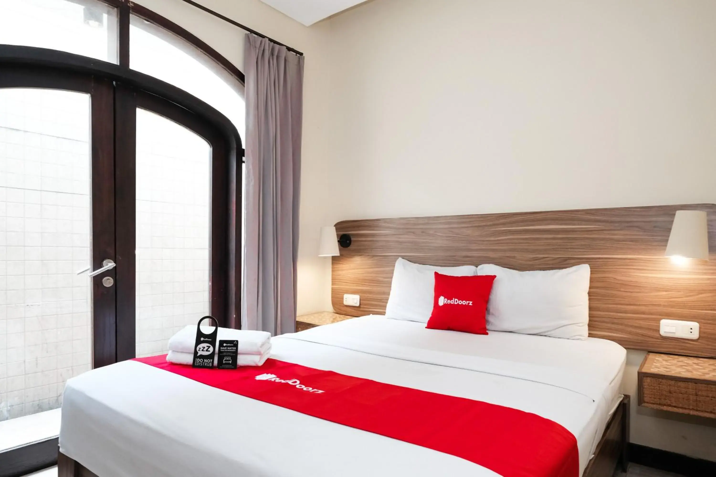 Bedroom, Bed in RedDoorz @ Wiyung 2 Bedroom, Bed in RedDoorz @ Wiyung 2