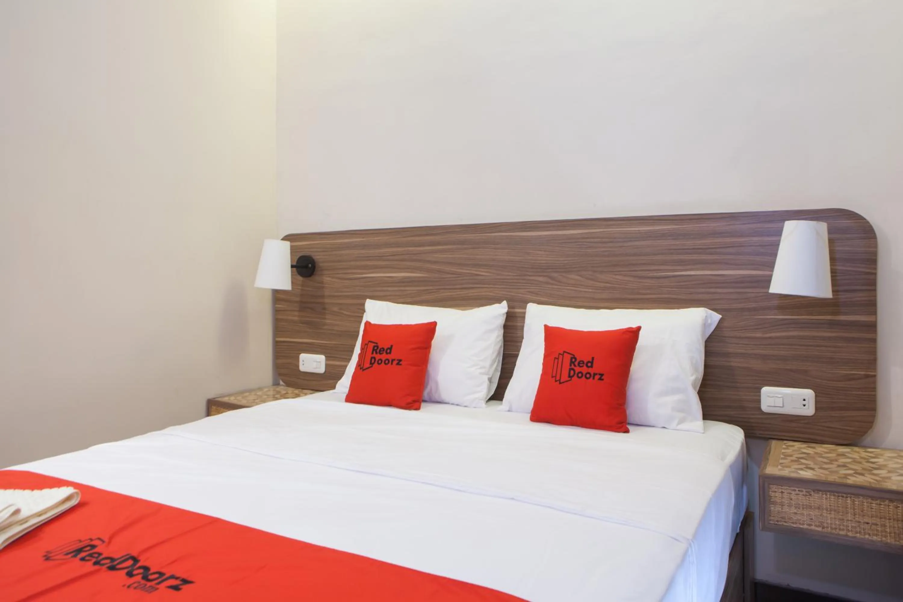 Bedroom, Bed in RedDoorz @ Wiyung 2