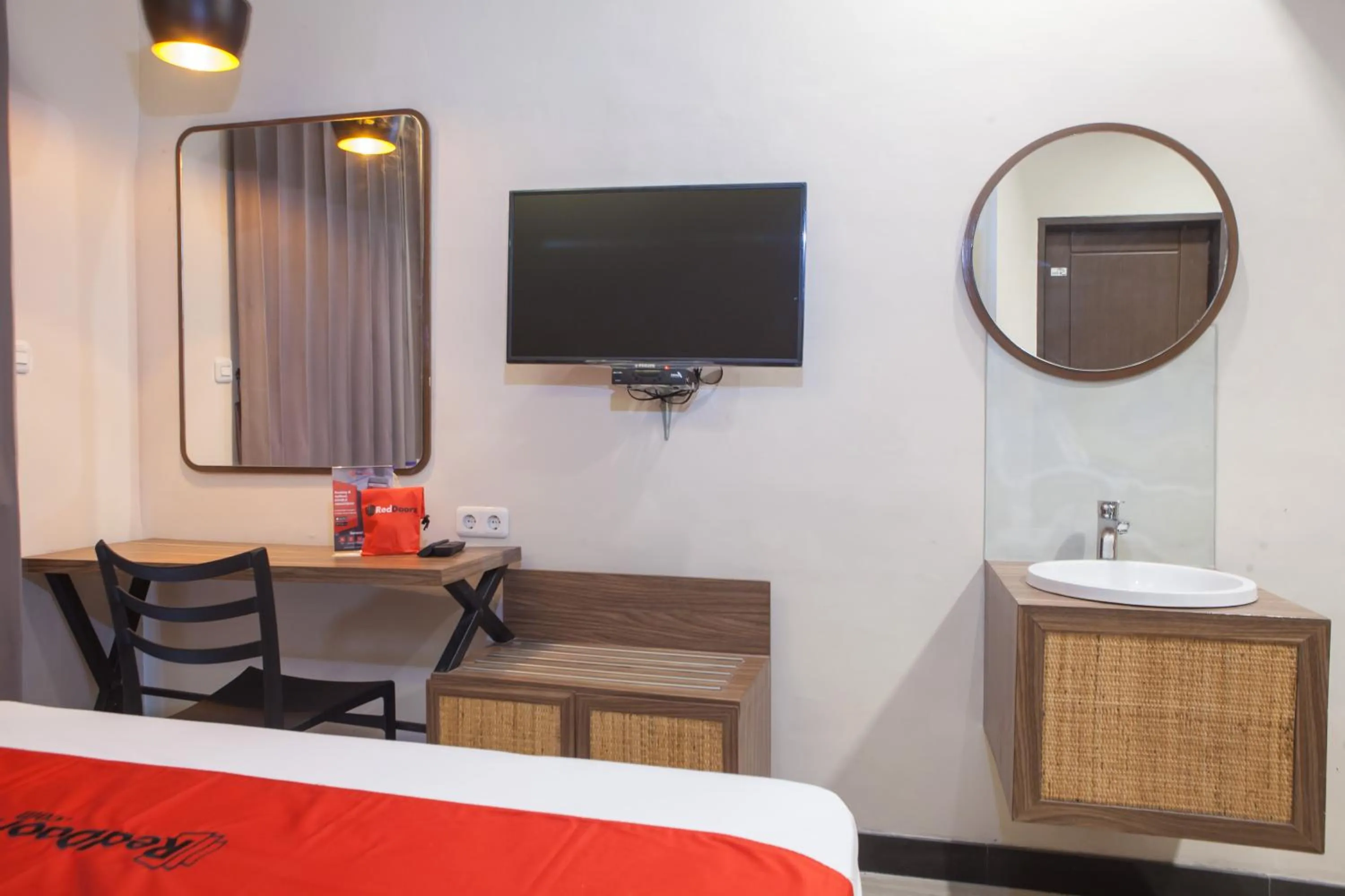 Bedroom in RedDoorz @ Wiyung 2