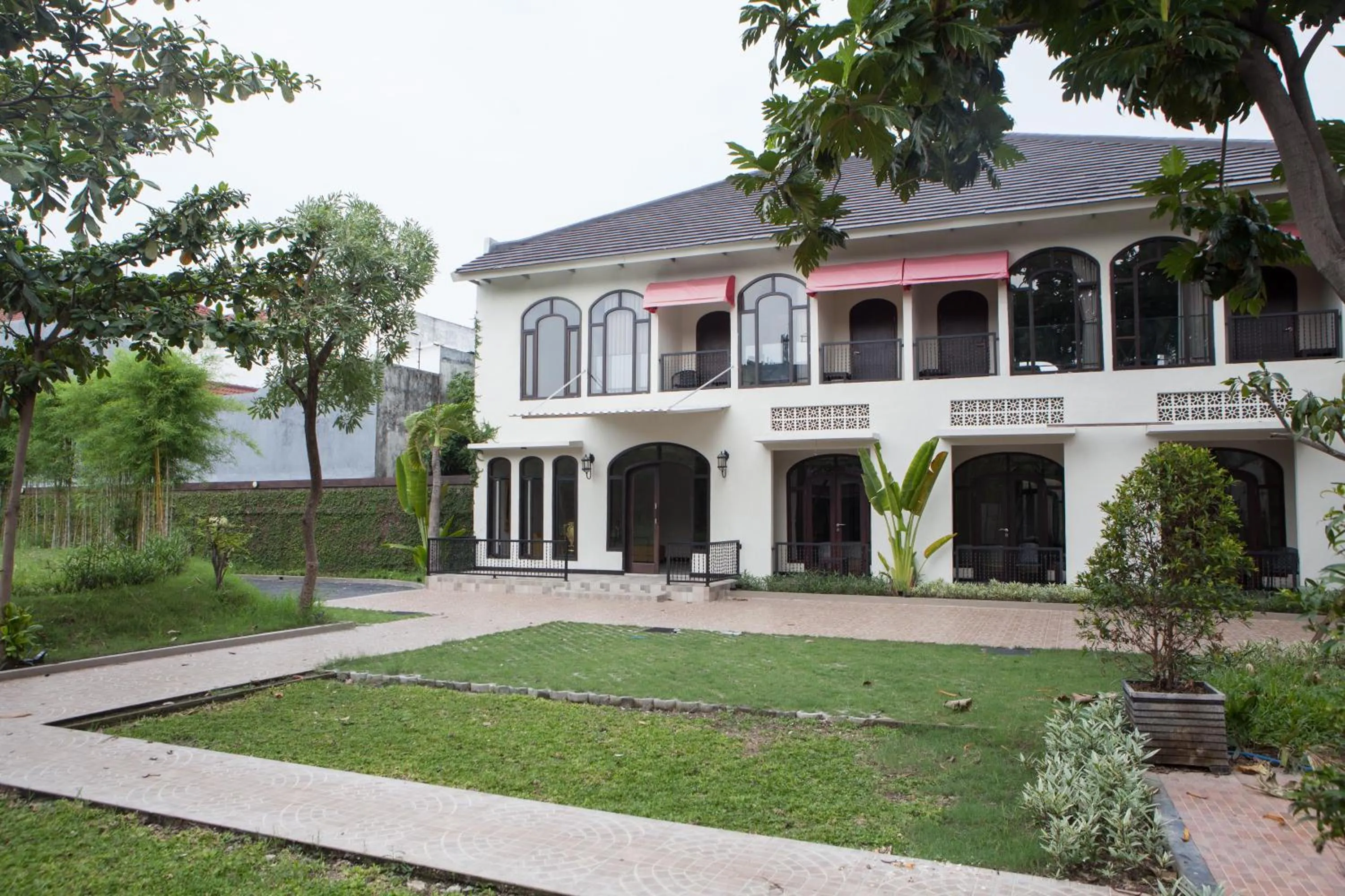 Property building in RedDoorz @ Wiyung 2