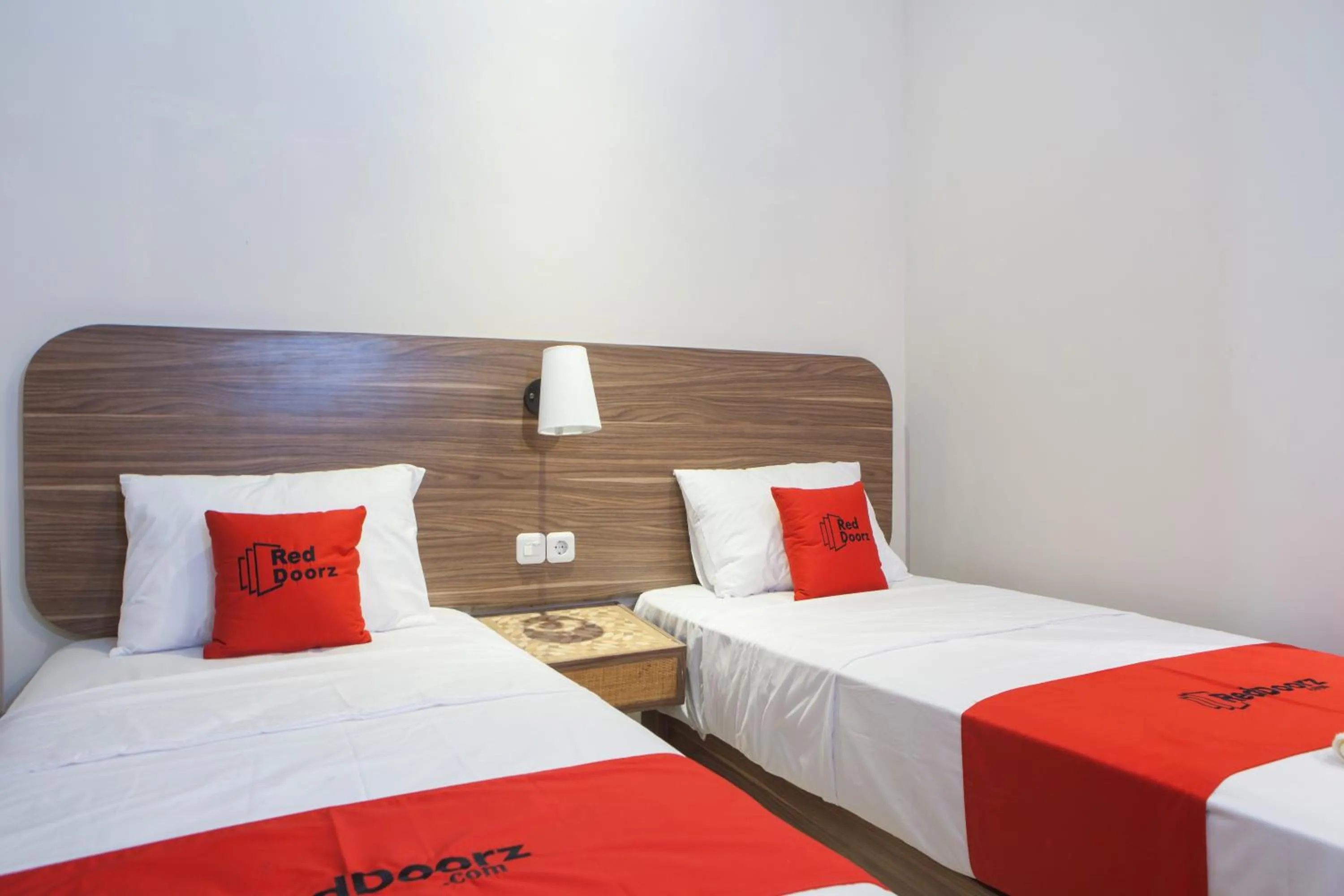 Bedroom, Bed in RedDoorz @ Wiyung 2