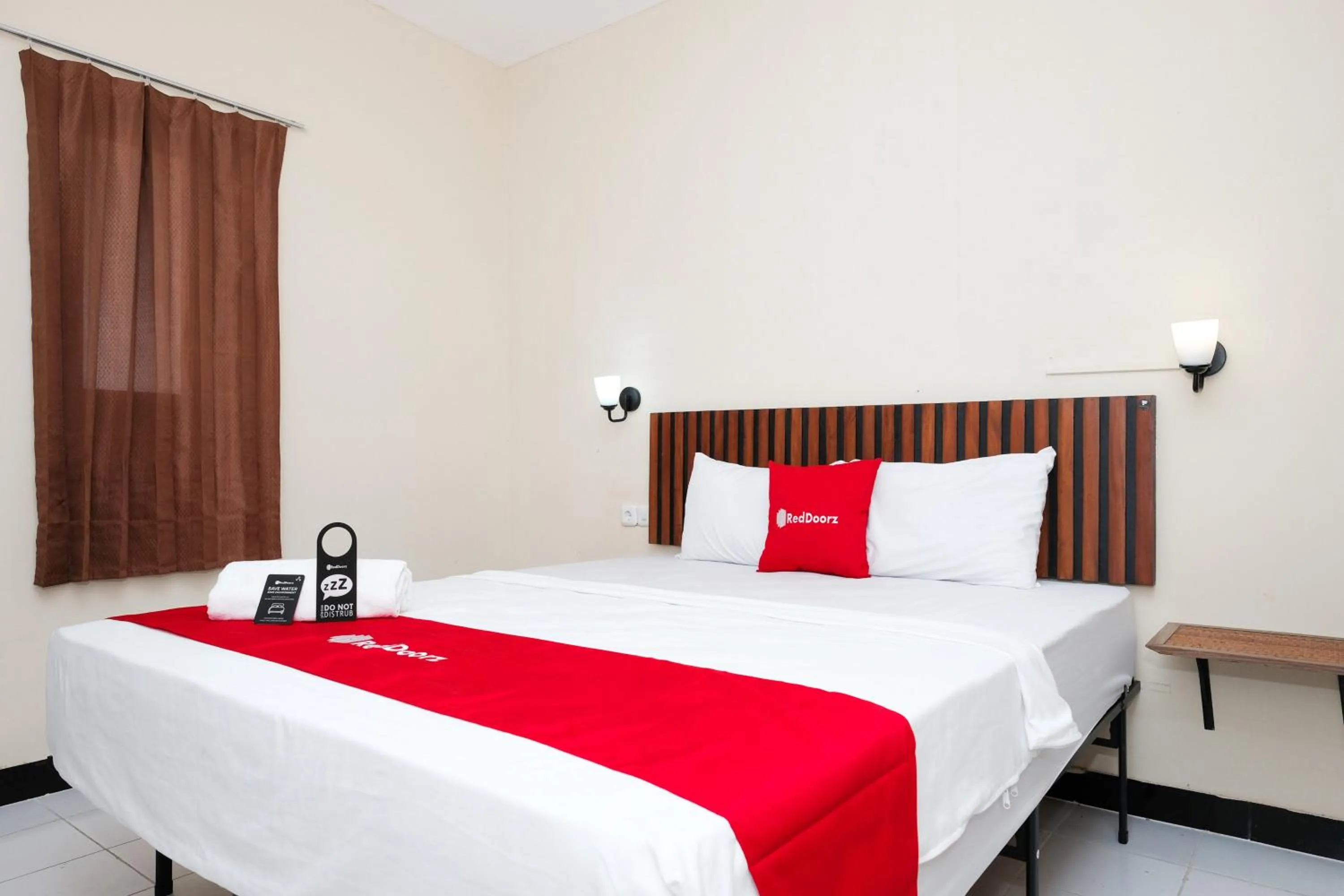 Bedroom, Bed in RedDoorz @ Wiyung 2