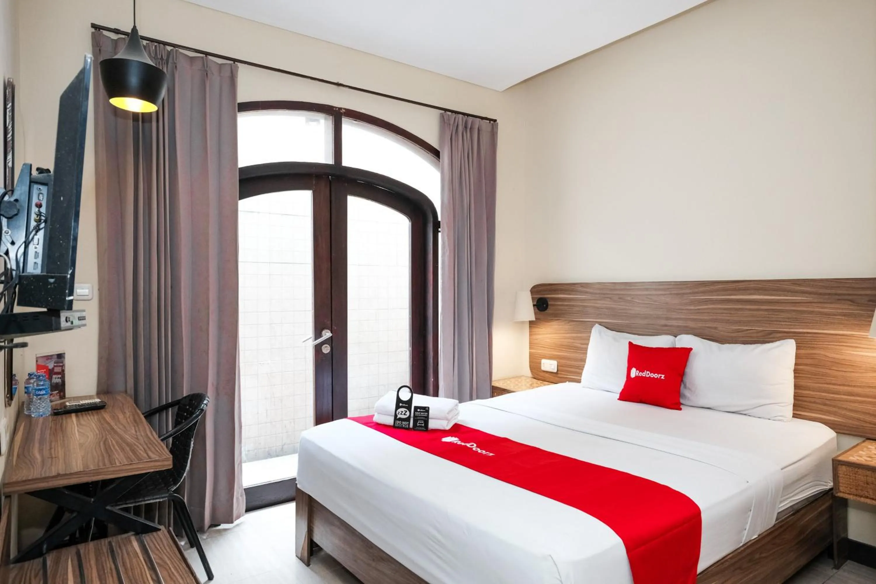 Bedroom, Bed in RedDoorz @ Wiyung 2