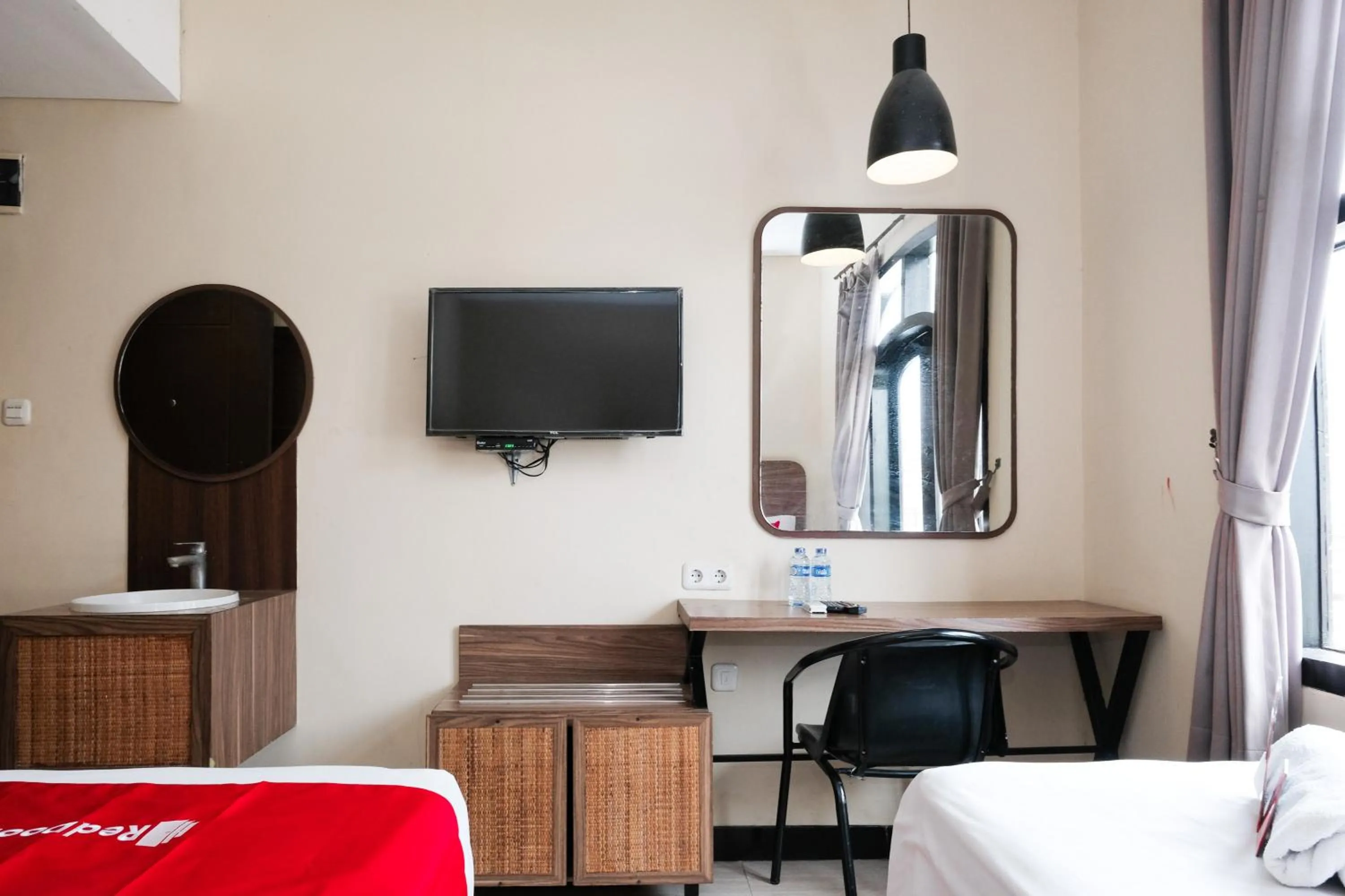 Bedroom, Bed in RedDoorz @ Wiyung 2