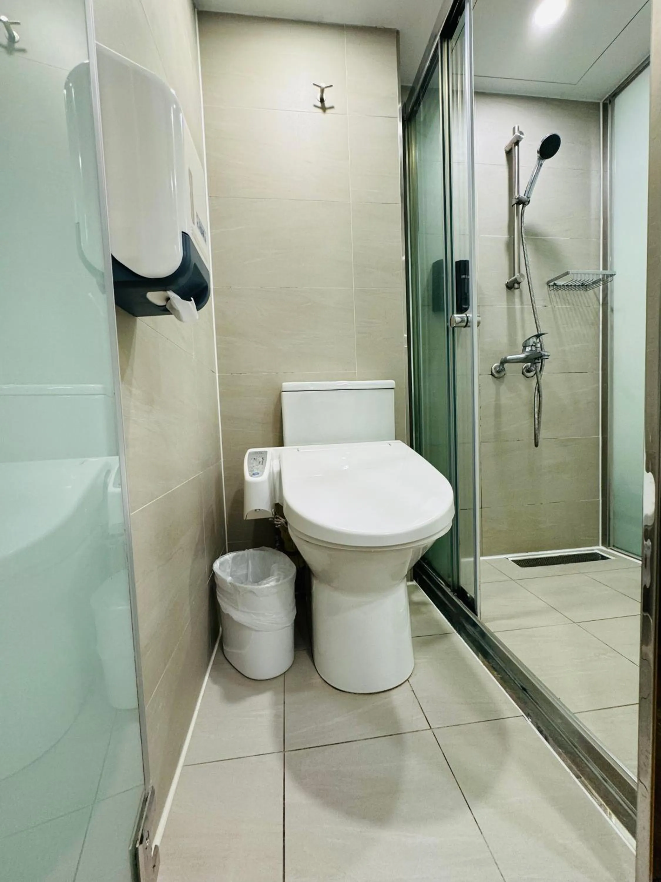 Toilet in Apause Inn