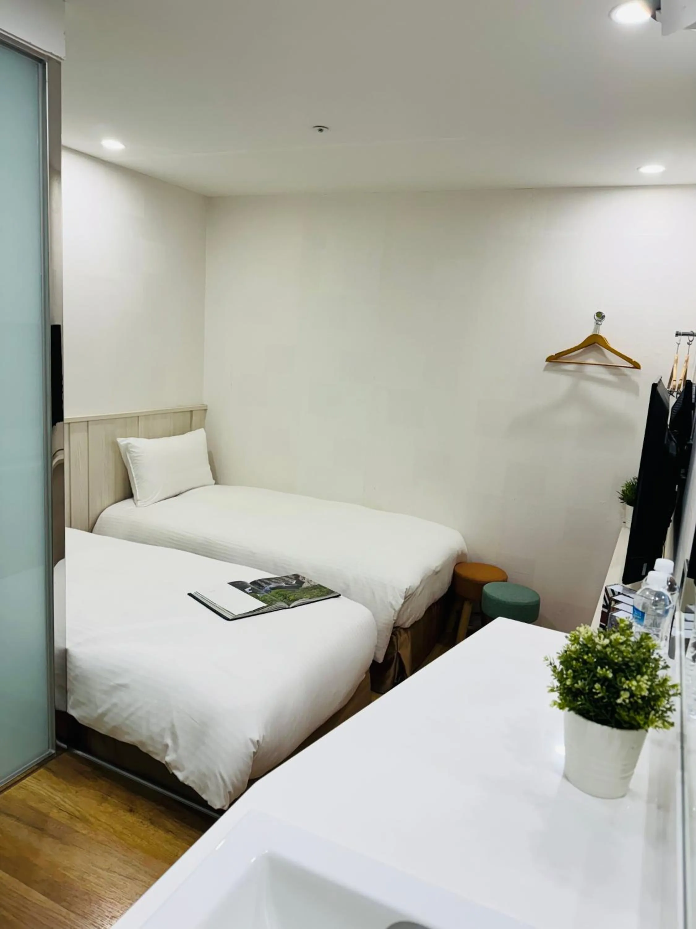 Photo of the whole room, Bed in Apause Inn