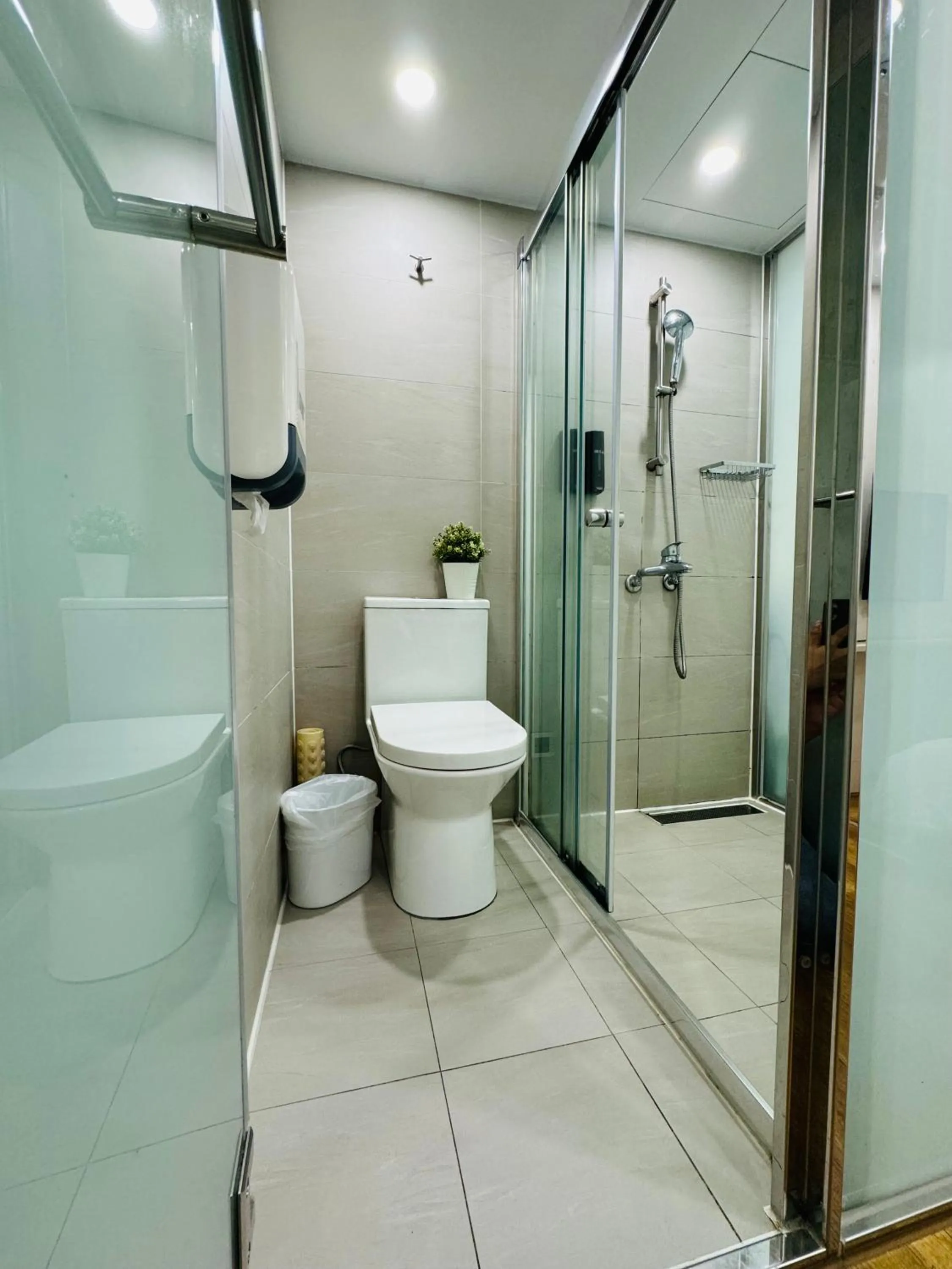 Toilet in Apause Inn