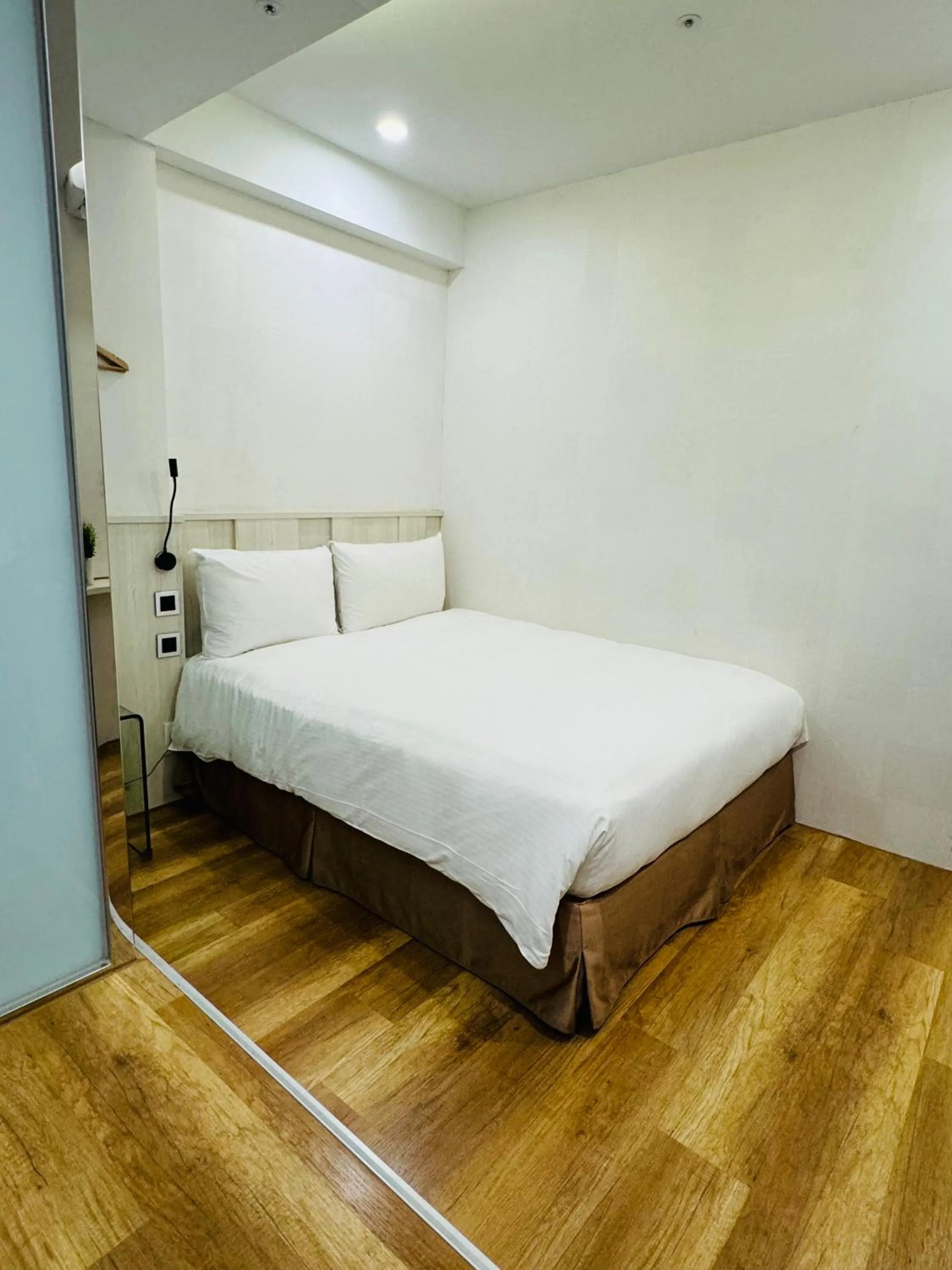 Photo of the whole room, Bed in Apause Inn