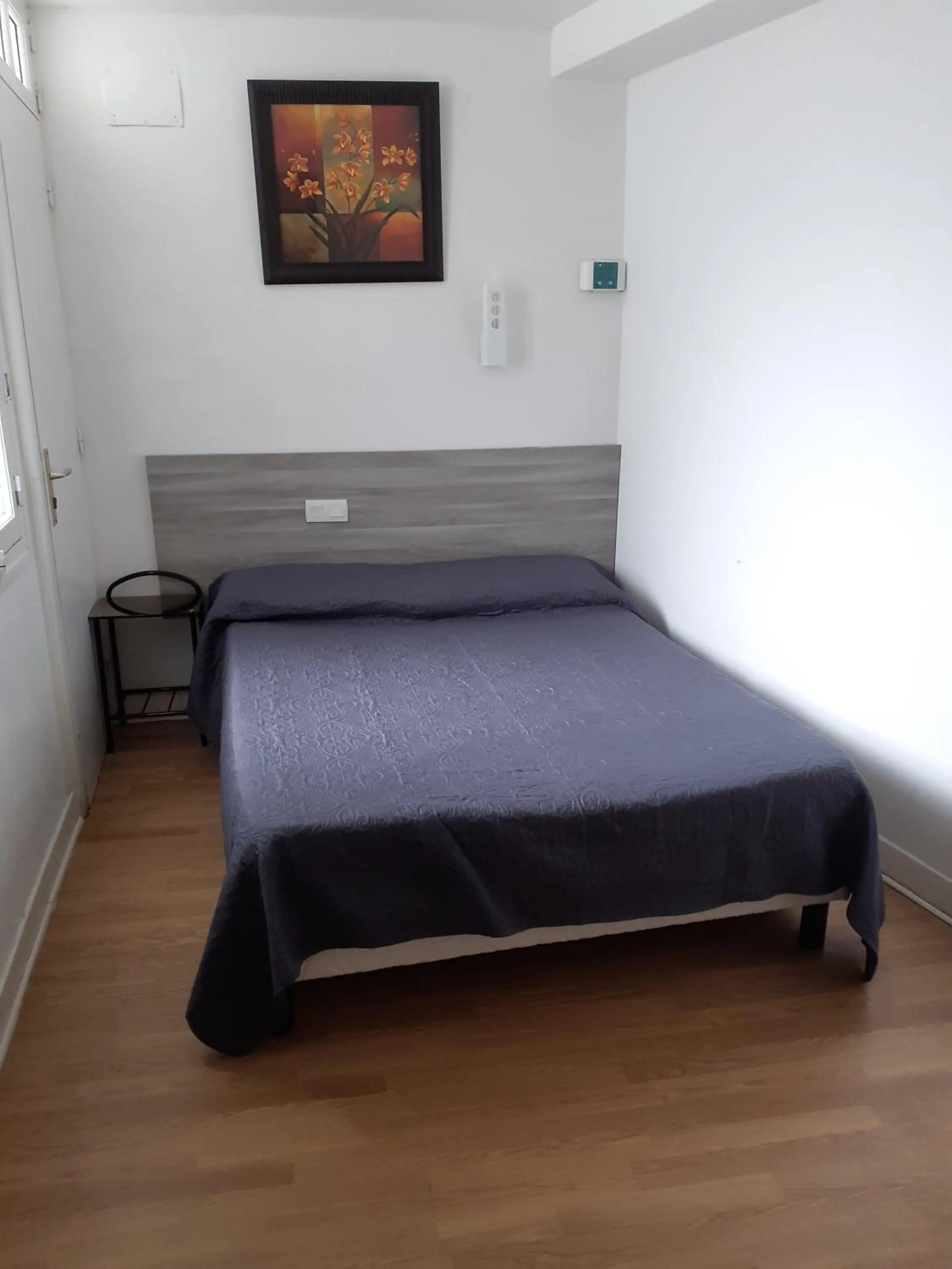 Bed in Hôtel Croix des Nordistes