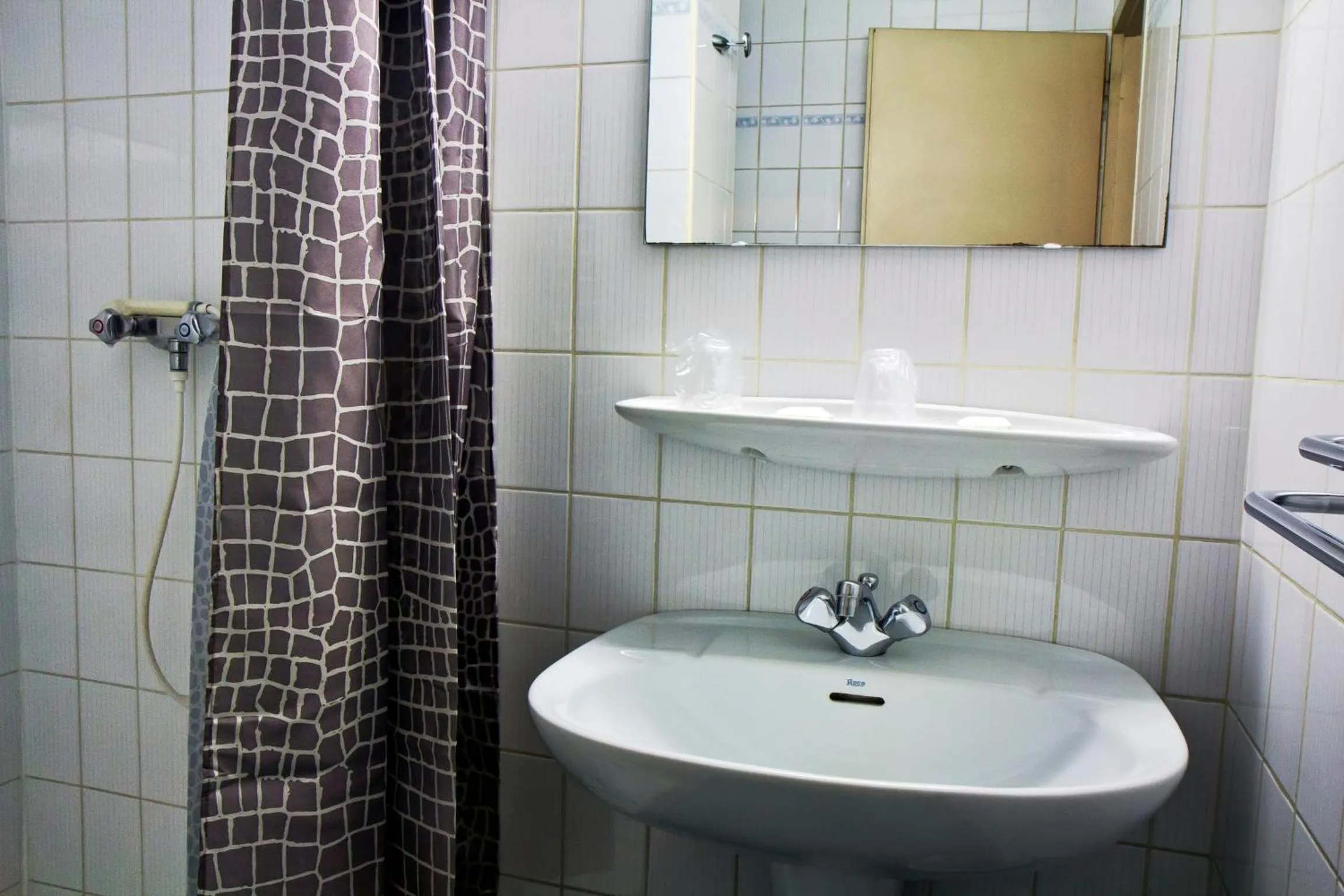 Bathroom in Hôtel Croix des Nordistes