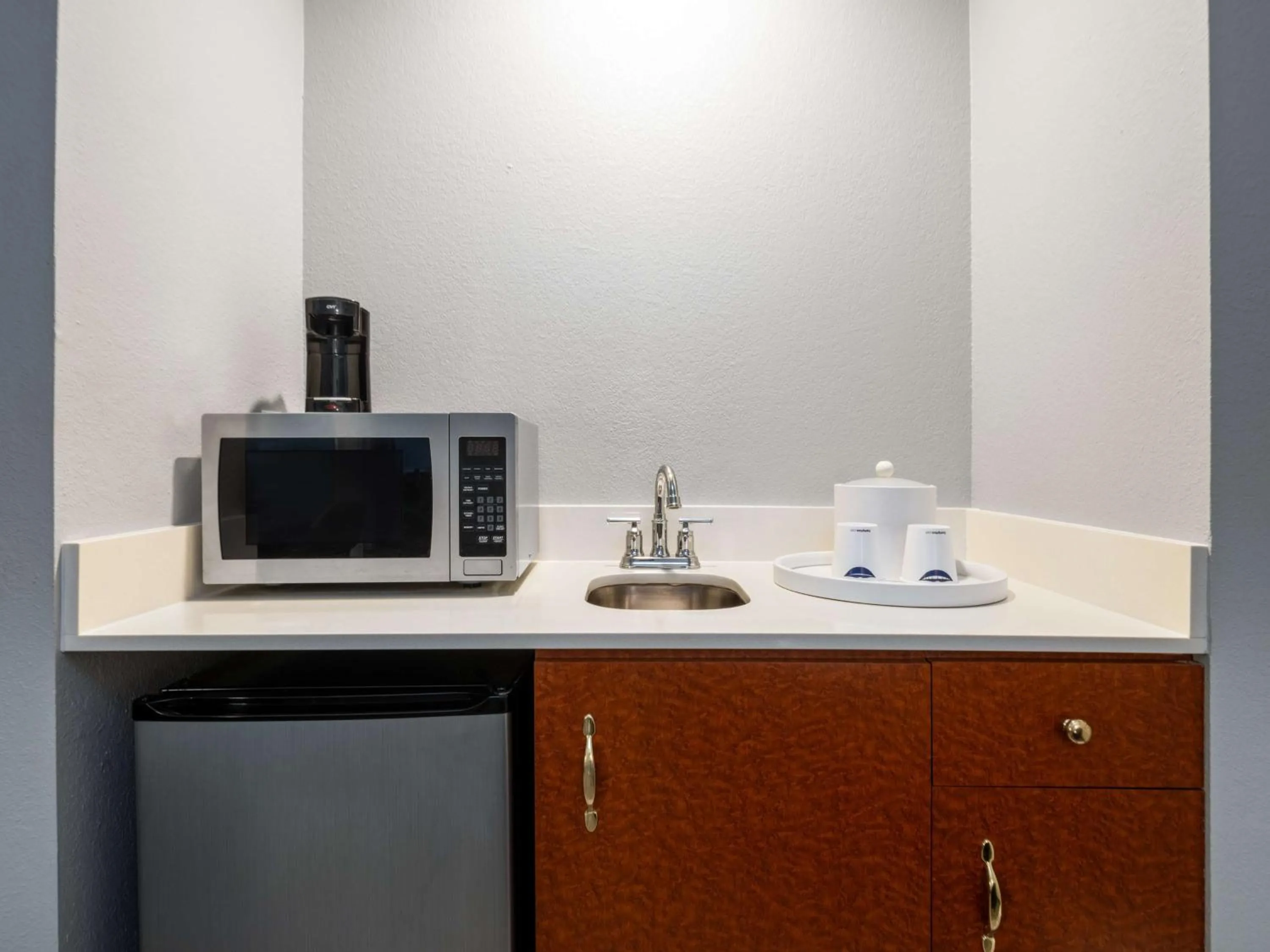 Photo of the whole room in Hampton Inn West Palm Beach-Florida Turnpike