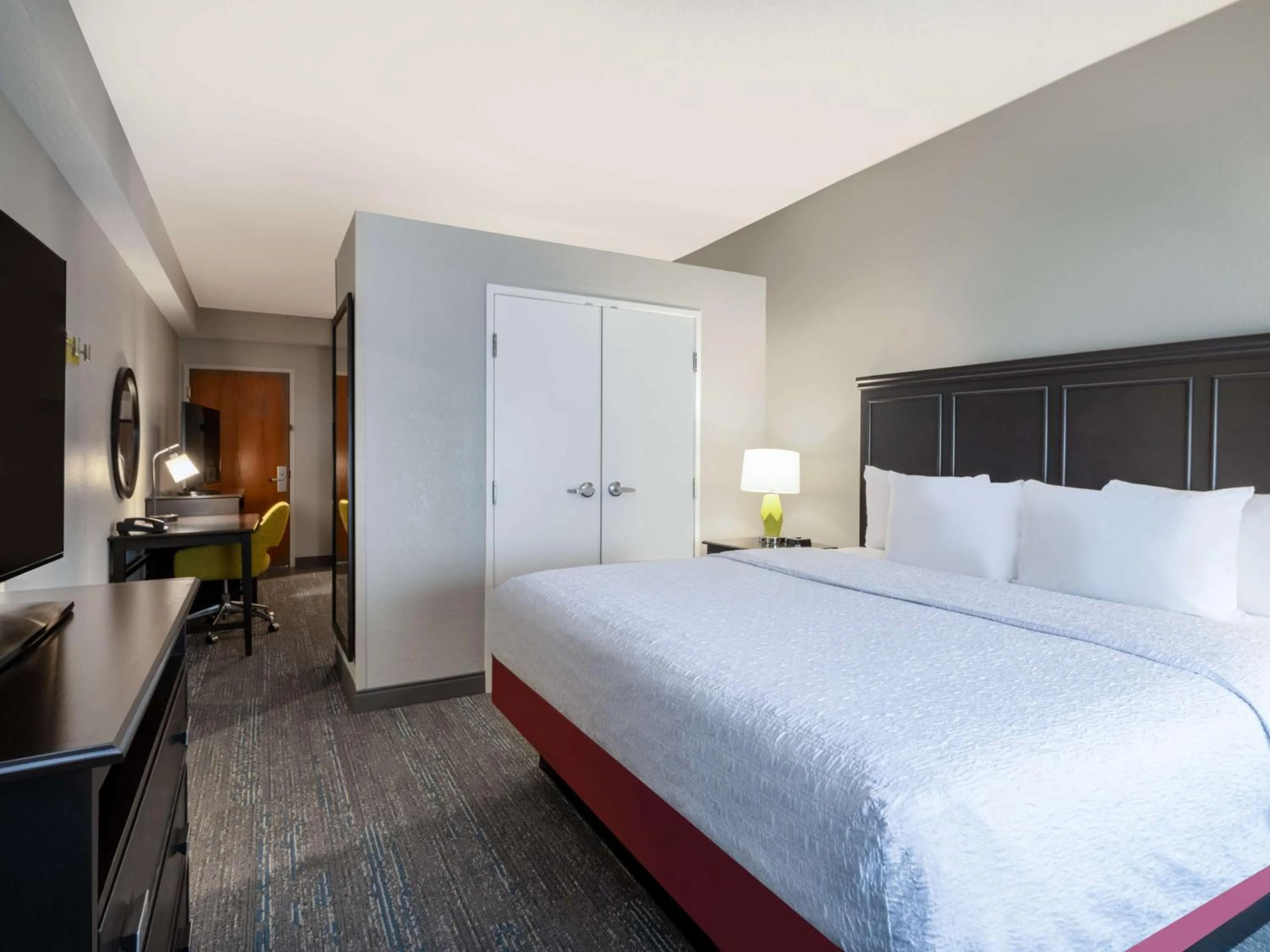 Bed in Hampton Inn West Palm Beach-Florida Turnpike