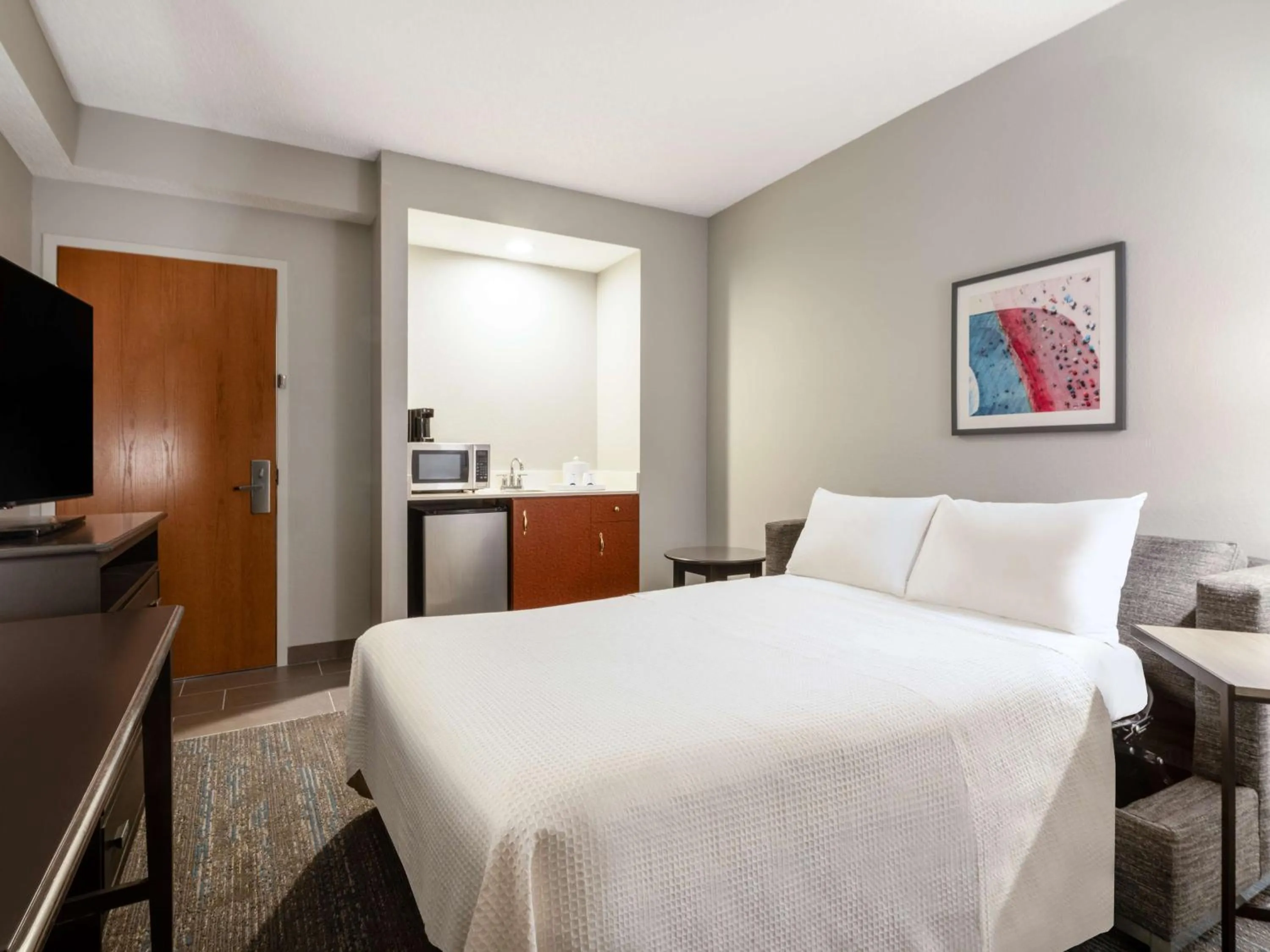 Living room, Bed in Hampton Inn West Palm Beach-Florida Turnpike