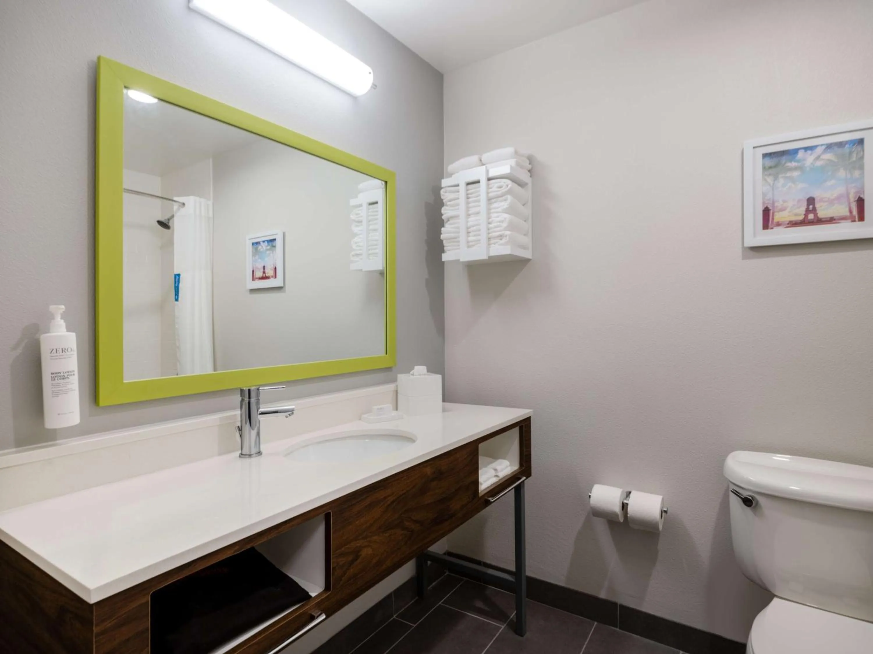 Bathroom in Hampton Inn West Palm Beach-Florida Turnpike