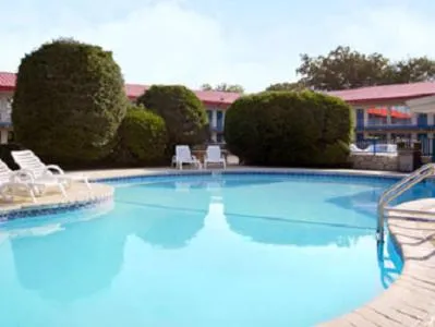 Days Inn by Wyndham South Fort Worth