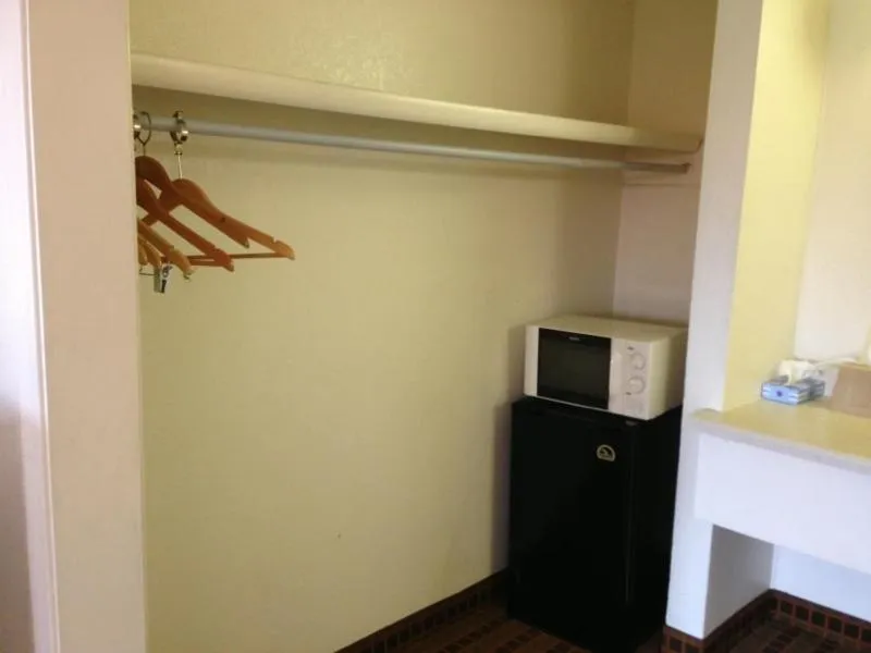 Days Inn by Wyndham South Fort Worth