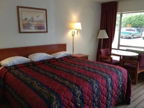 Bed in Days Inn by Wyndham South Fort Worth