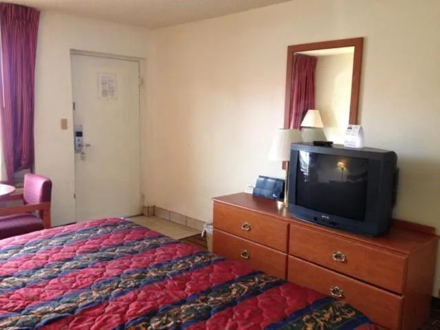 Bed in Days Inn by Wyndham South Fort Worth