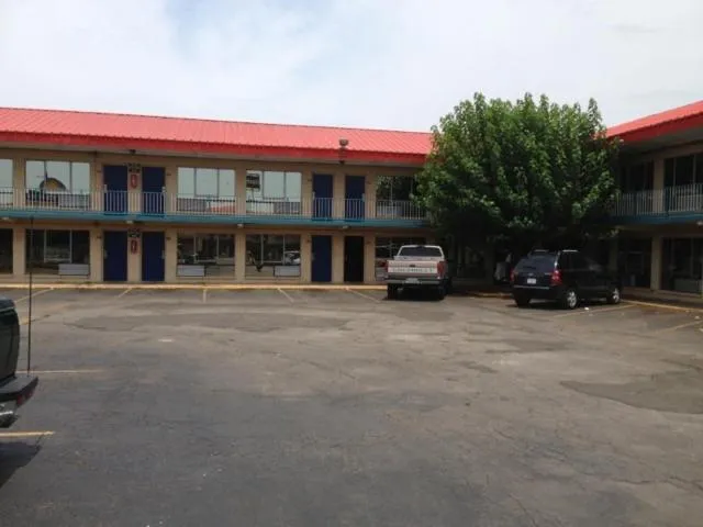 Days Inn by Wyndham South Fort Worth