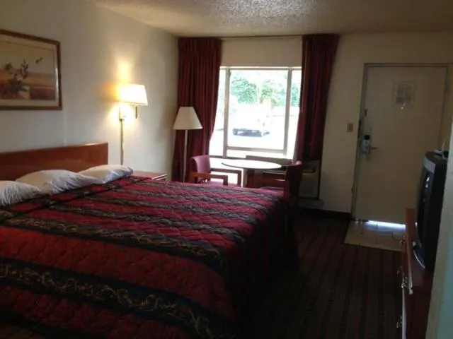 Bed in Days Inn by Wyndham South Fort Worth
