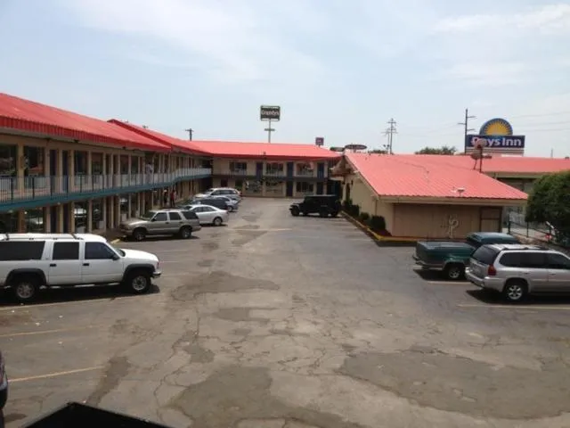 Days Inn by Wyndham South Fort Worth