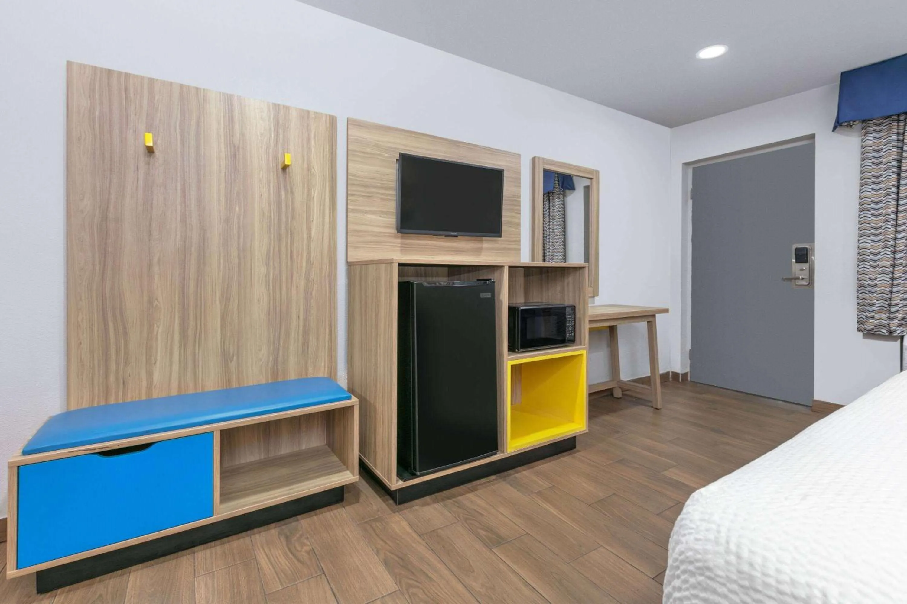 Photo of the whole room, Bed in Days Inn by Wyndham South Fort Worth