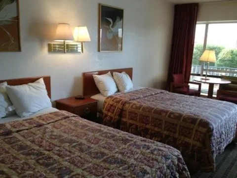 Bed in Days Inn by Wyndham South Fort Worth