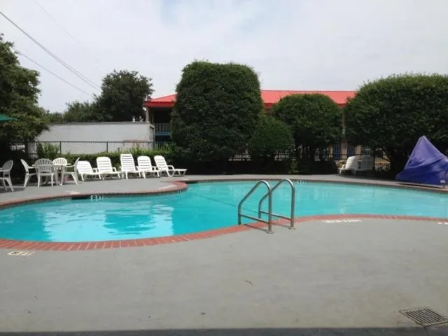 Days Inn by Wyndham South Fort Worth