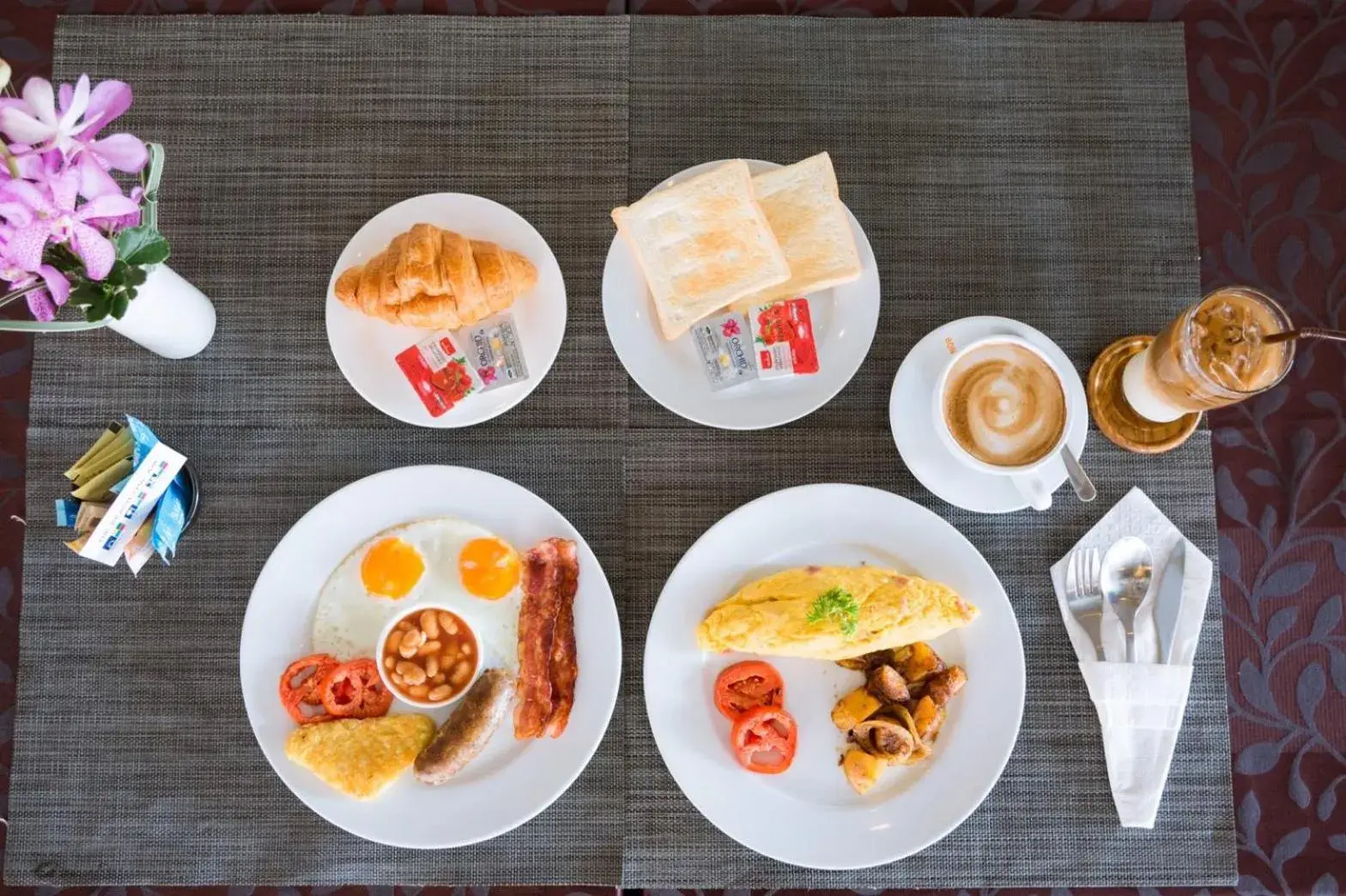 Food and drinks in CHA AM MY HOUSE Resort Food and drinks in CHA AM MY HOUSE Resort