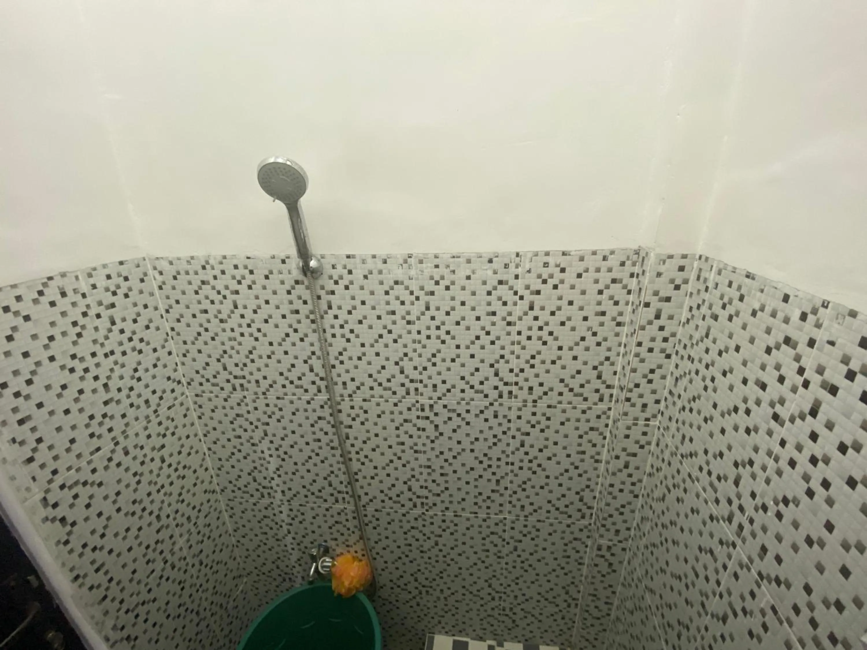 Bathroom in De Loran Hotel