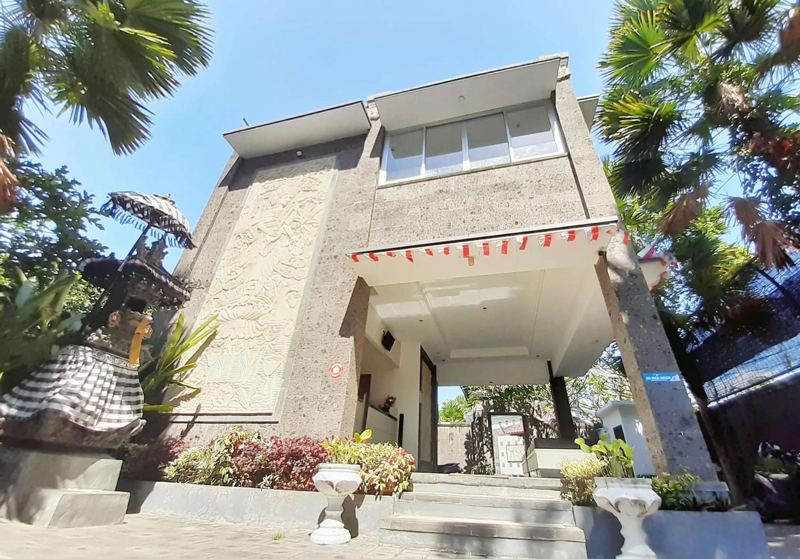 Property building in De Loran Hotel