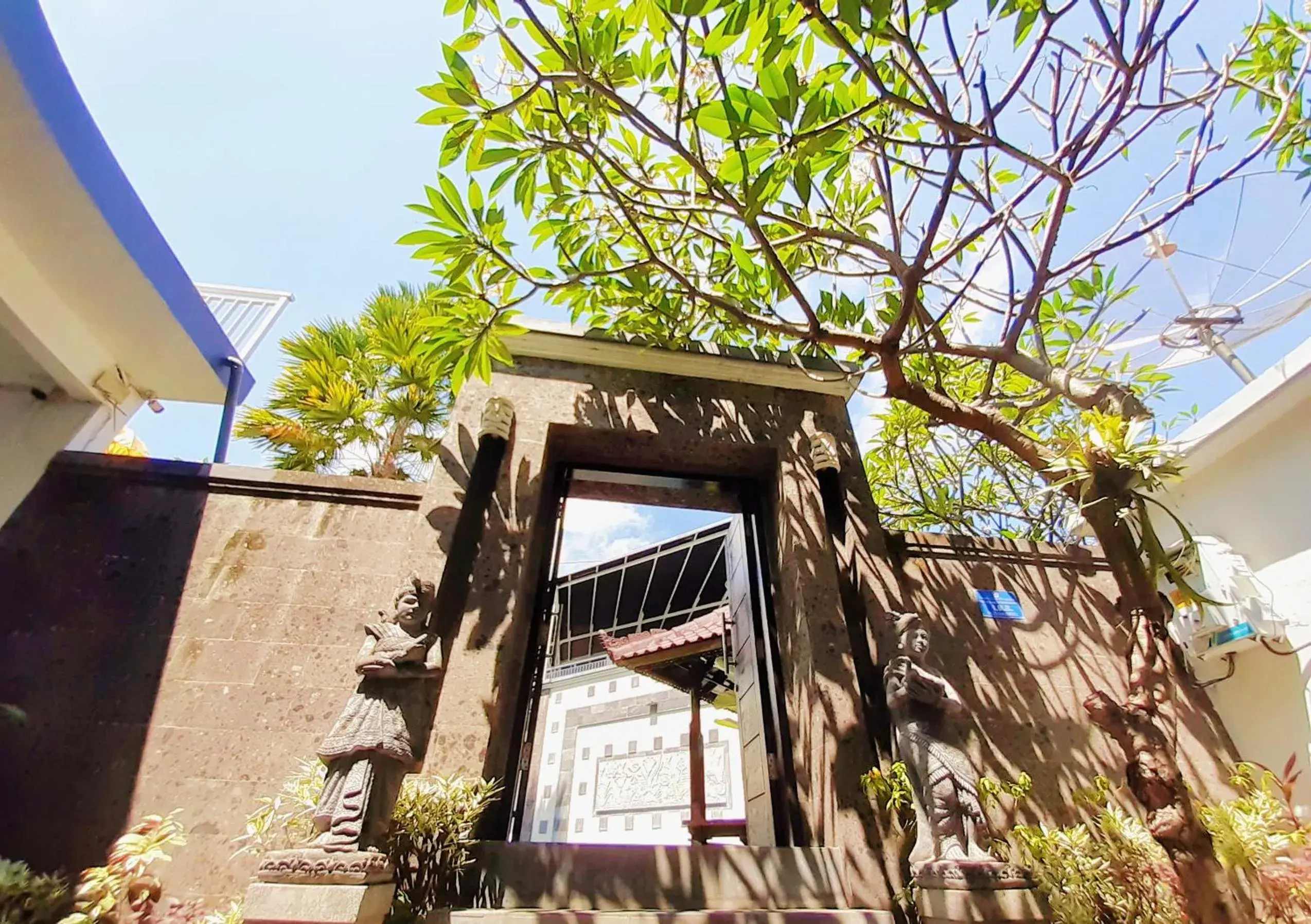 Property building in De Loran Hotel Property building in De Loran Hotel