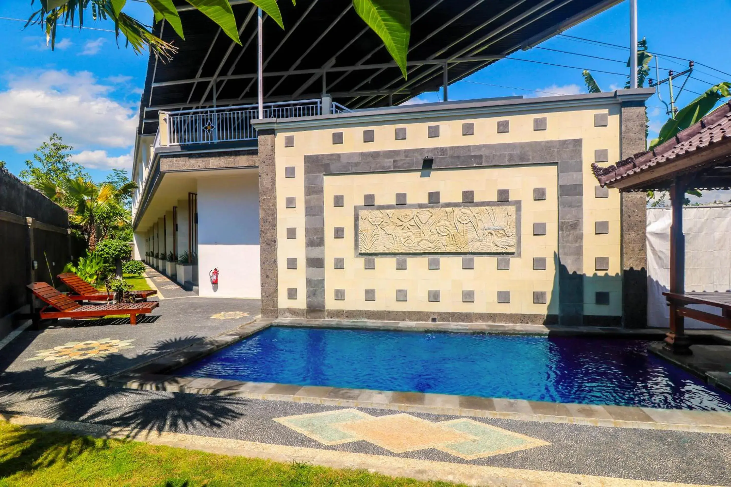 Swimming pool in De Loran Hotel Swimming pool in De Loran Hotel