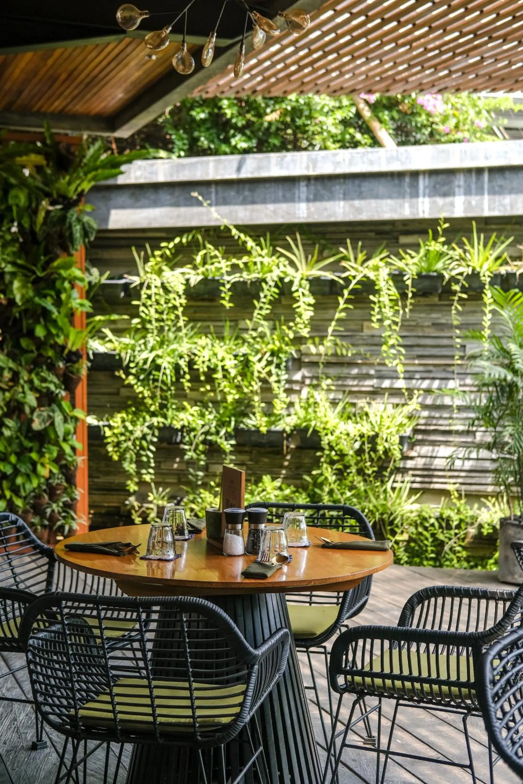 Restaurant/places to eat in The Elementum