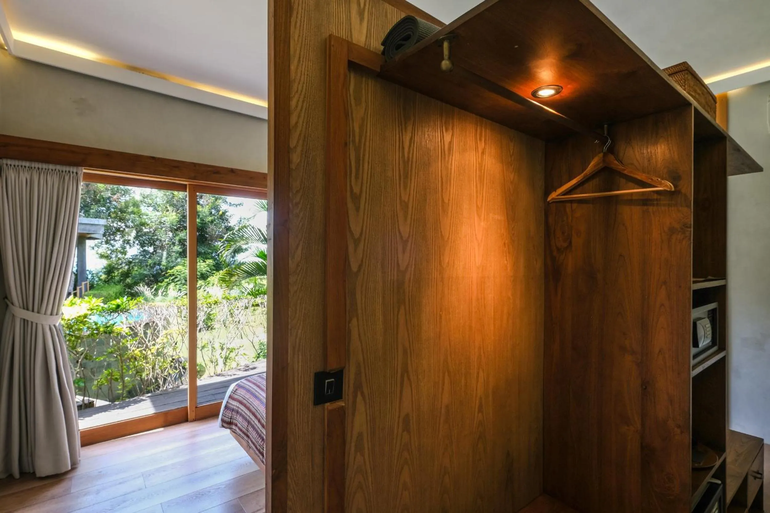 wardrobe in The Elementum