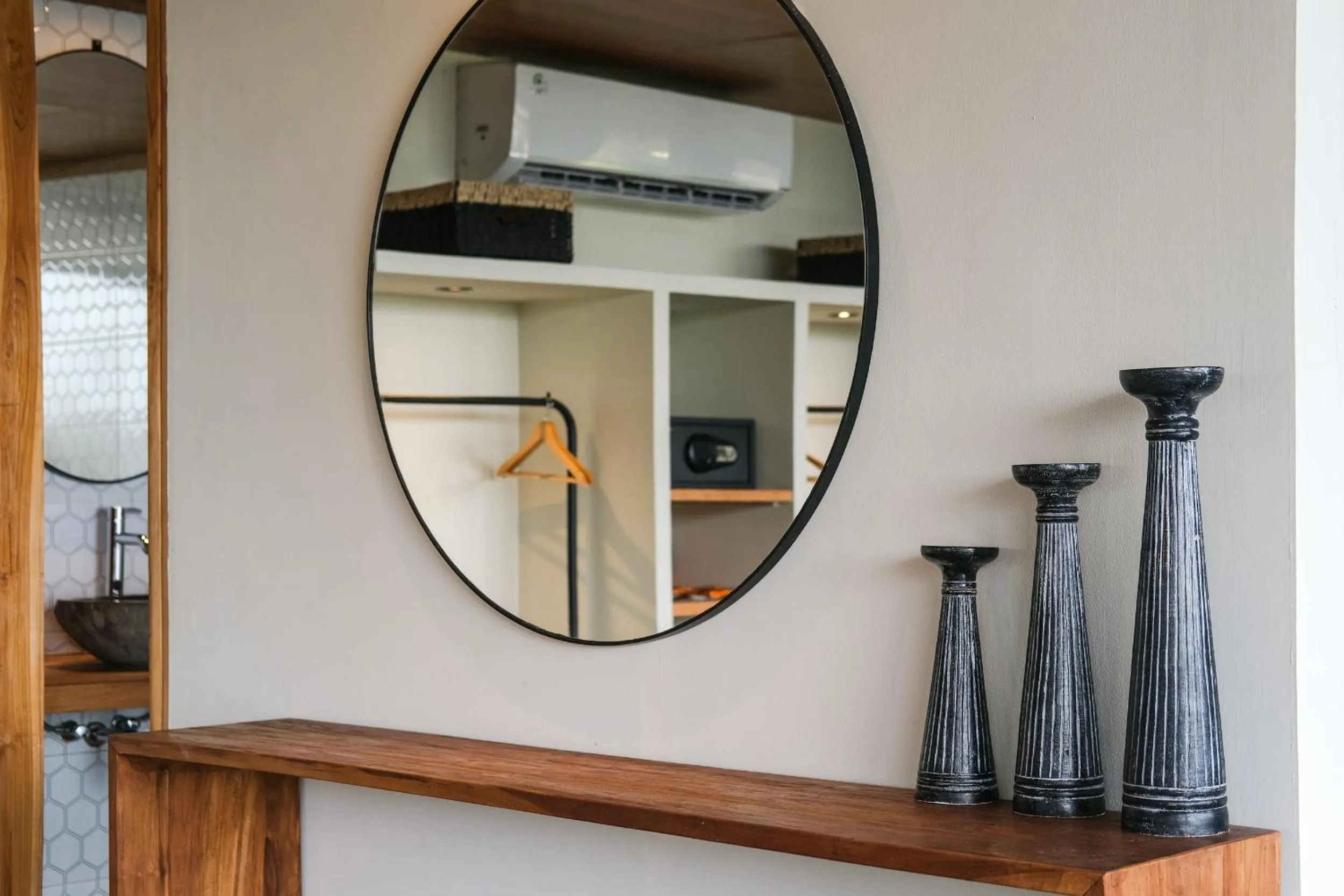 Decorative detail in The Elementum