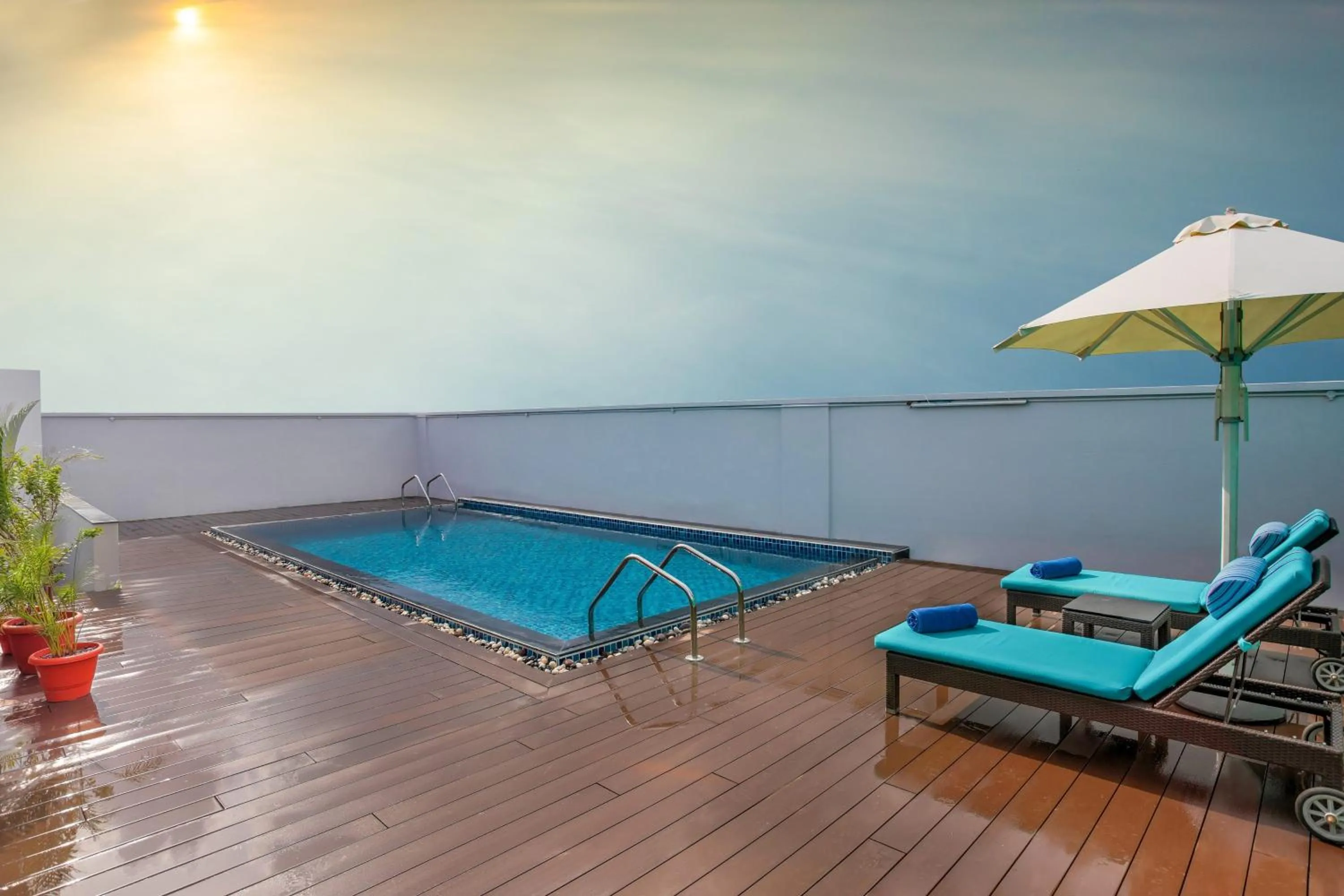 Swimming pool in Four Points by Sheraton Chennai OMR