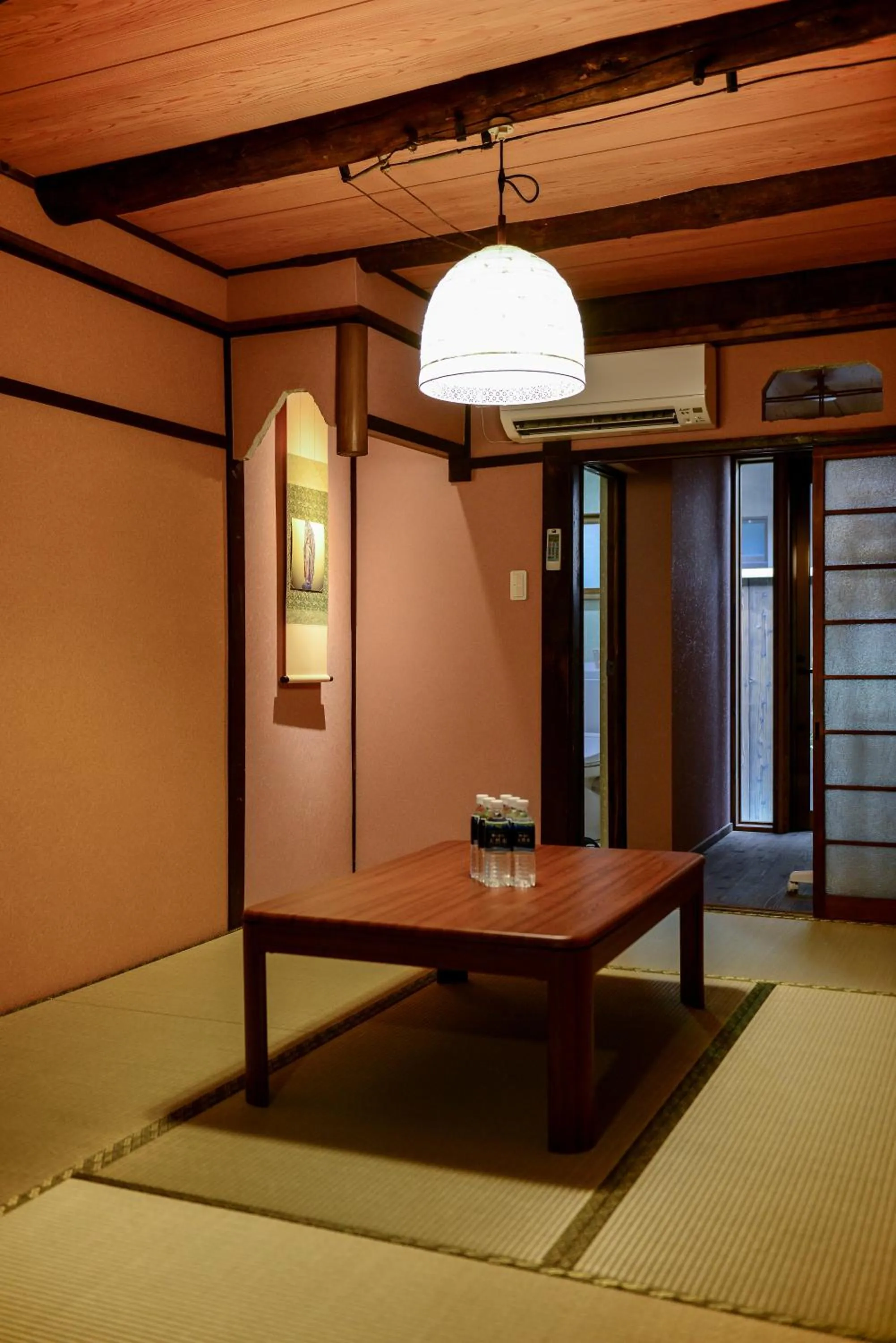 Living room in Nishioji TANUKI 西大路 狸