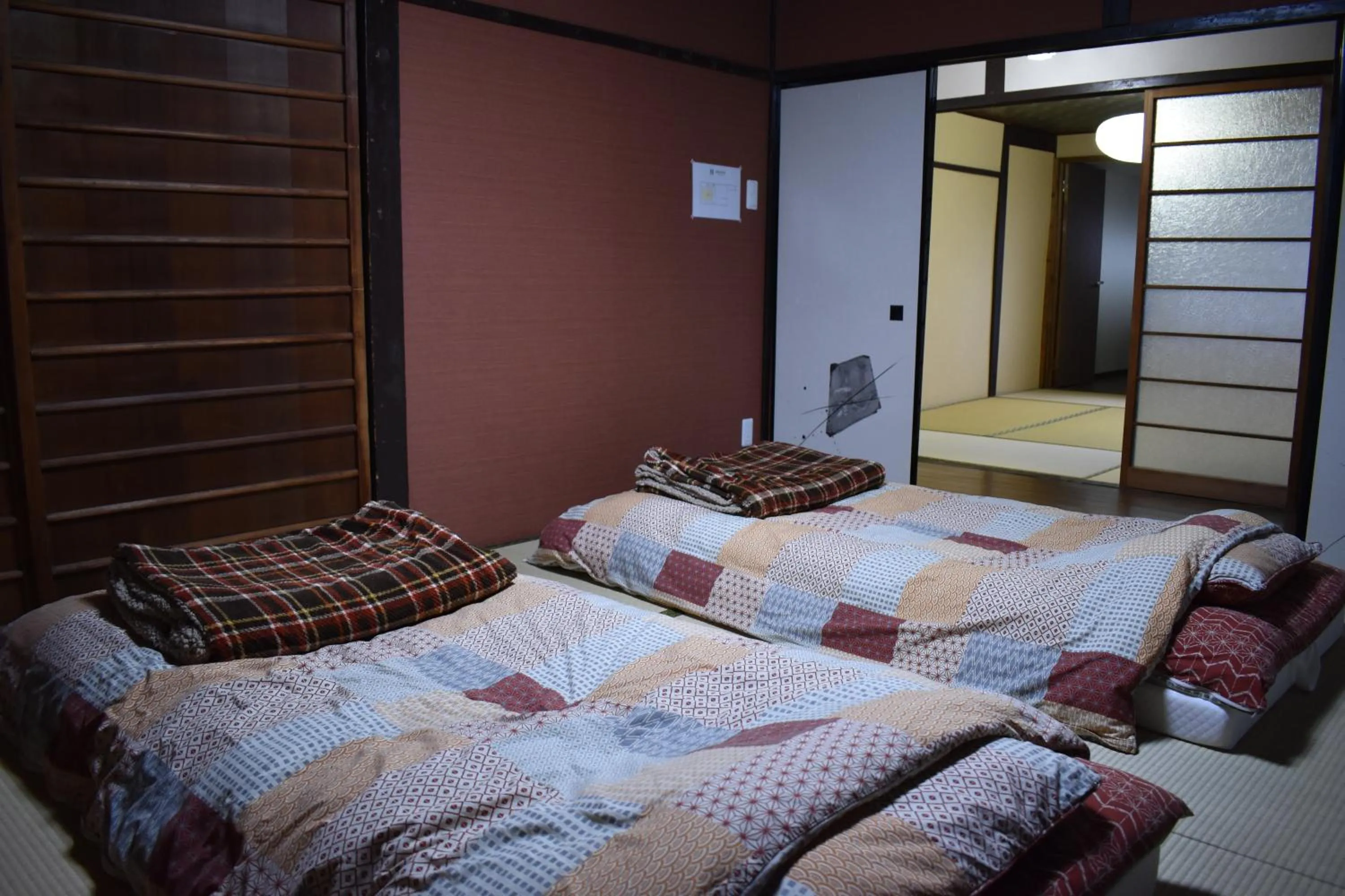 Bed in Nishioji TANUKI 西大路 狸