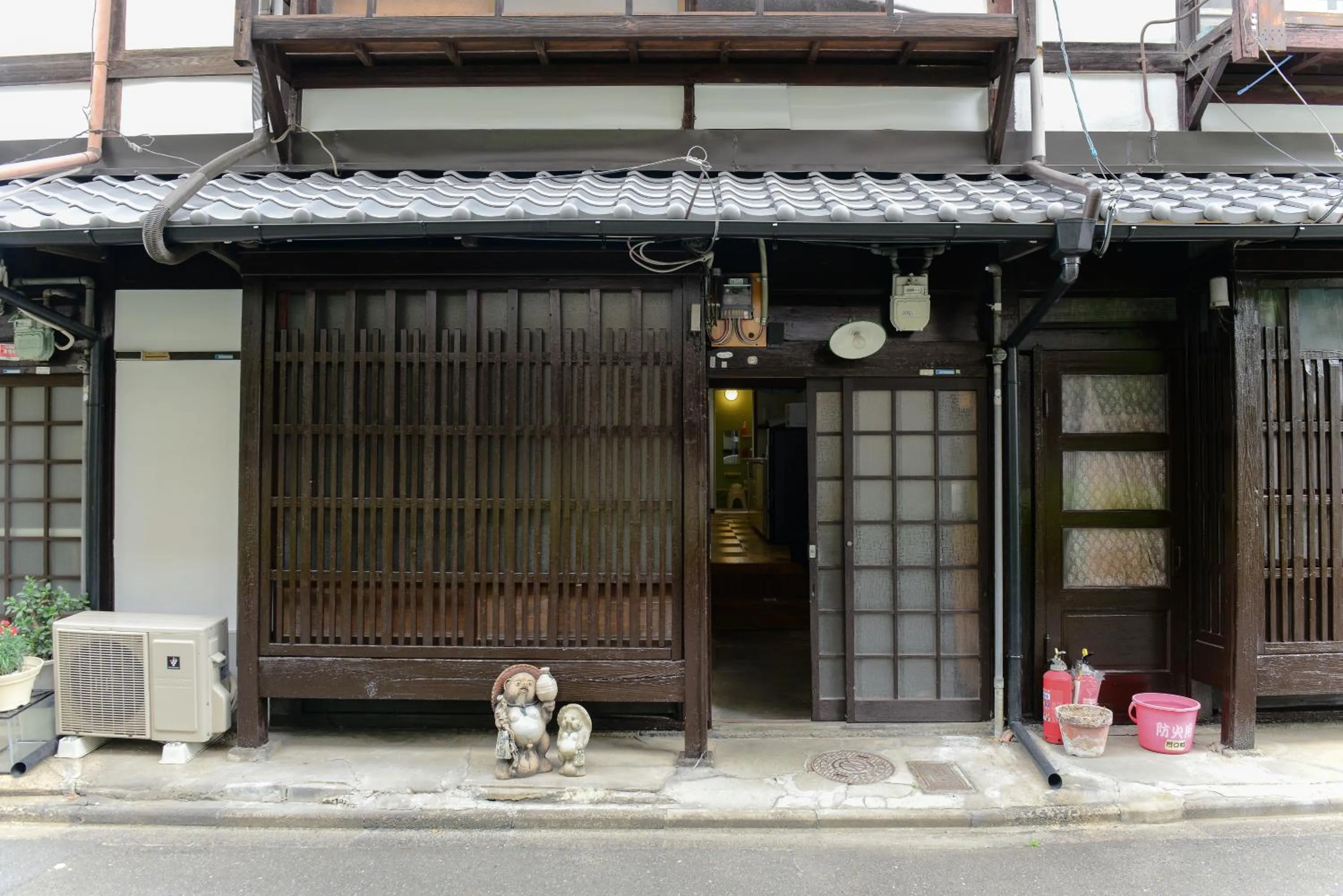 Property building in Nishioji TANUKI 西大路 狸