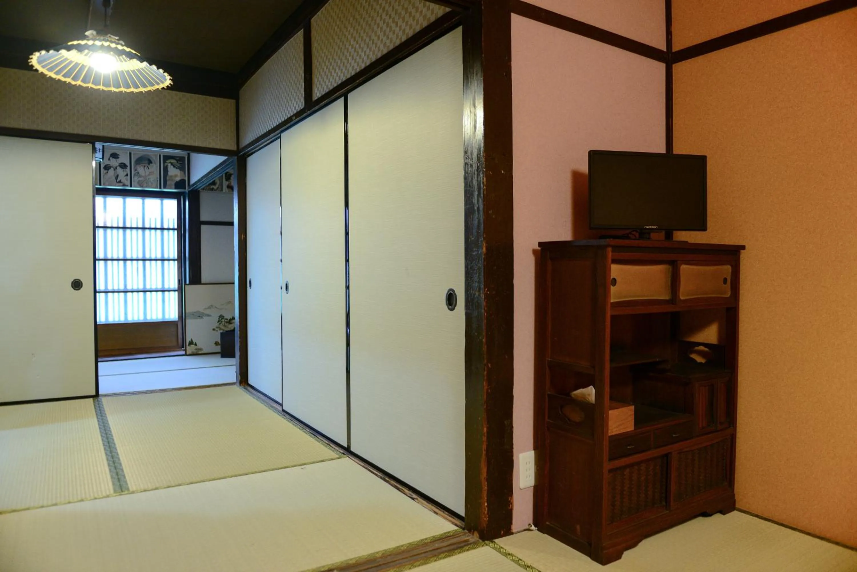 Living room, Bed in Nishioji TANUKI 西大路 狸