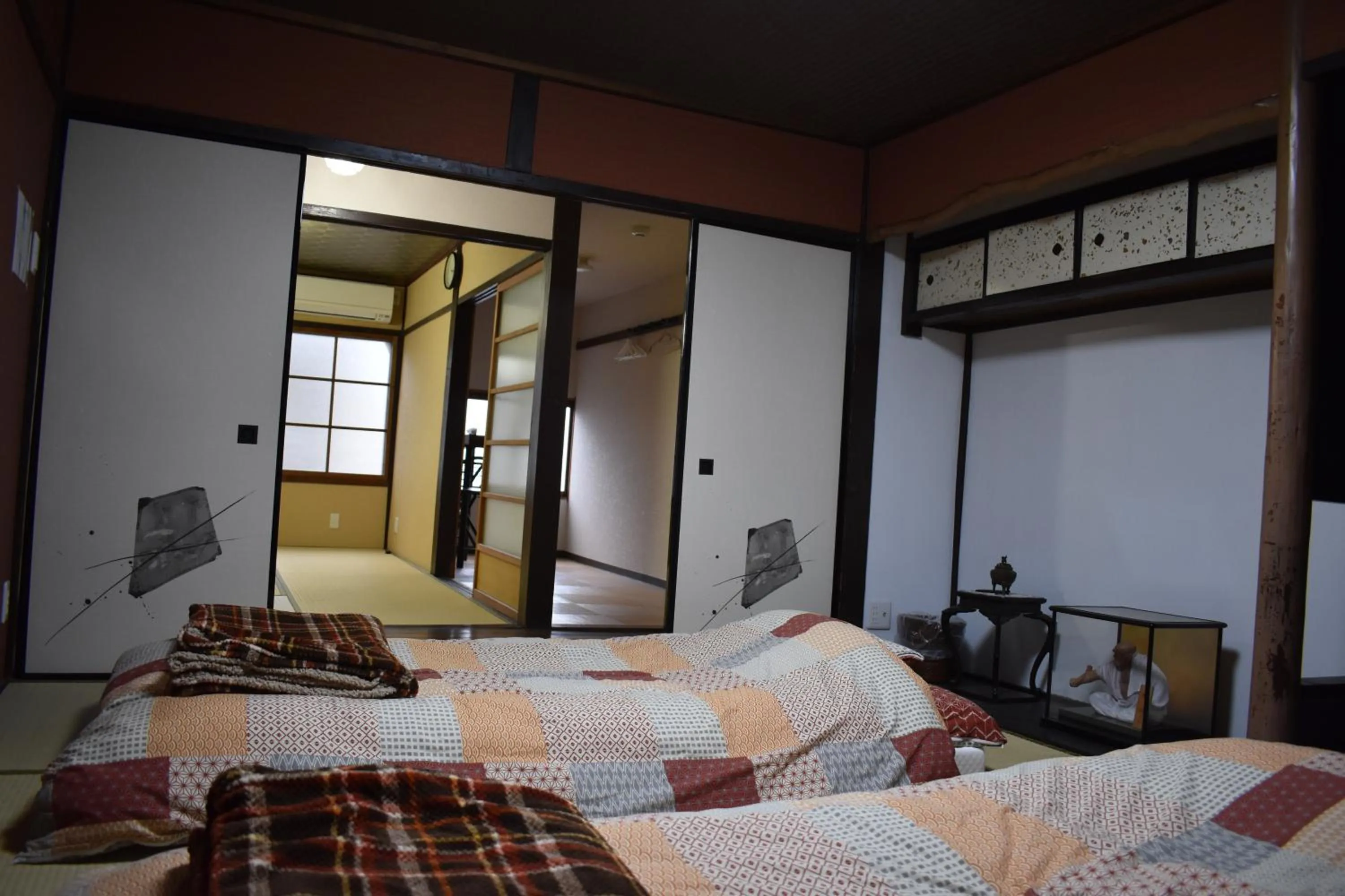 Bed in Nishioji TANUKI 西大路 狸