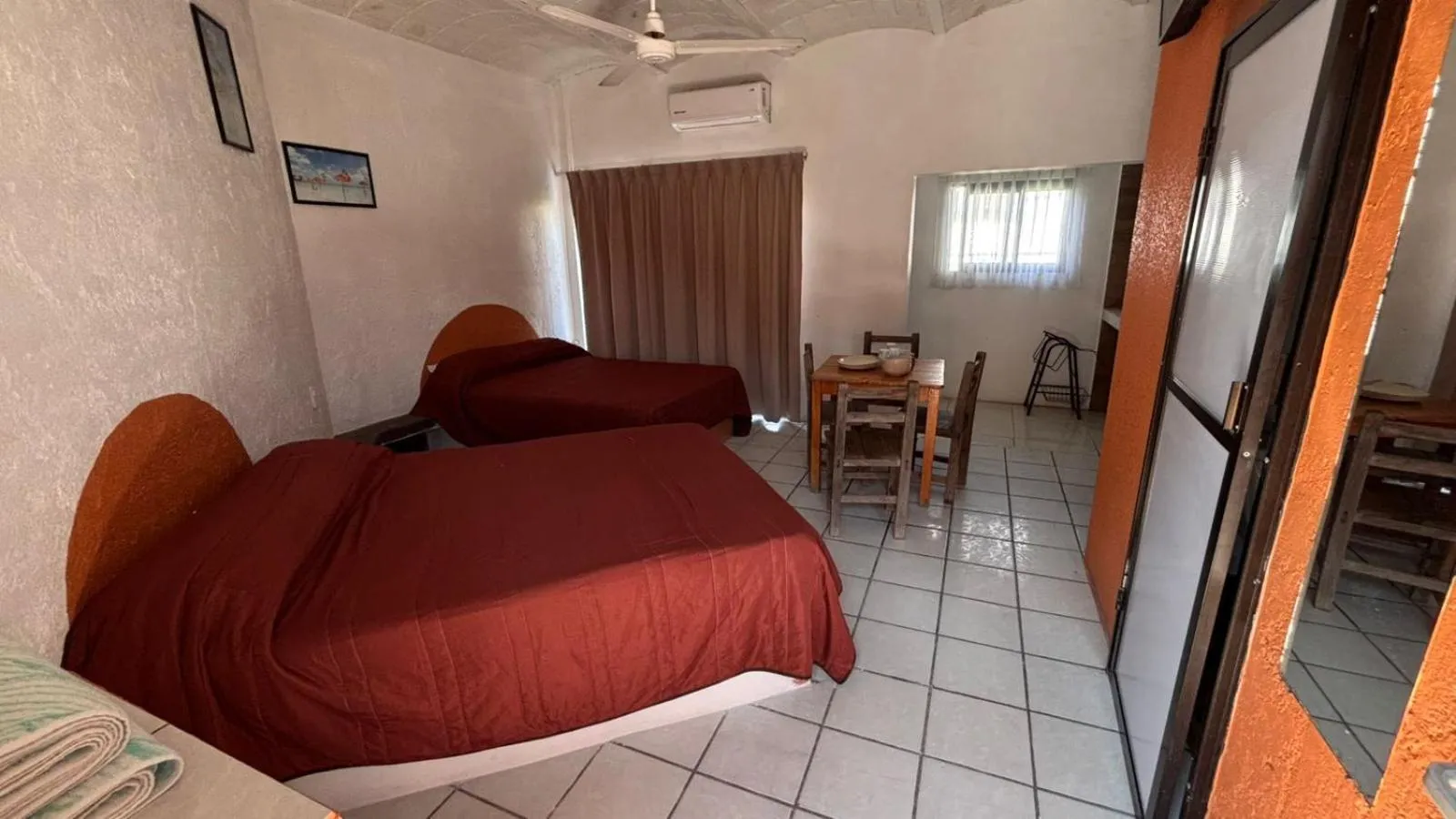 Photo of the whole room in Bungalows Flamingos