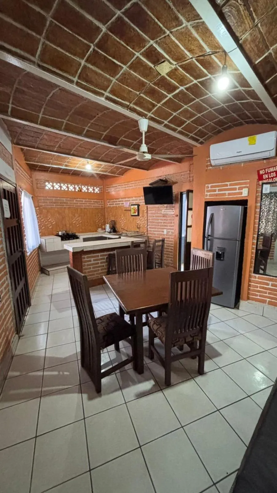 Dining area in Bungalows Flamingos