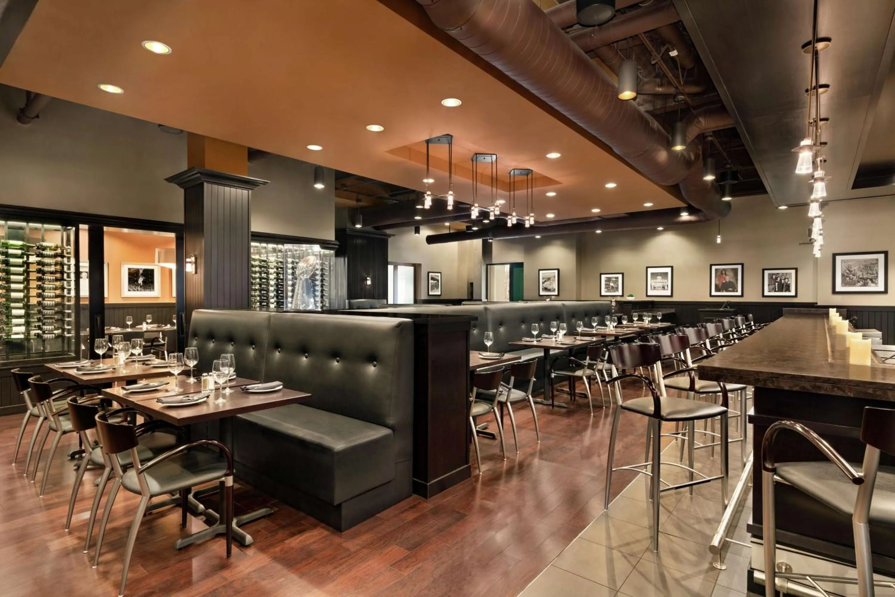 Restaurant/places to eat in Embassy Suites by Hilton Salt Lake West Valley City