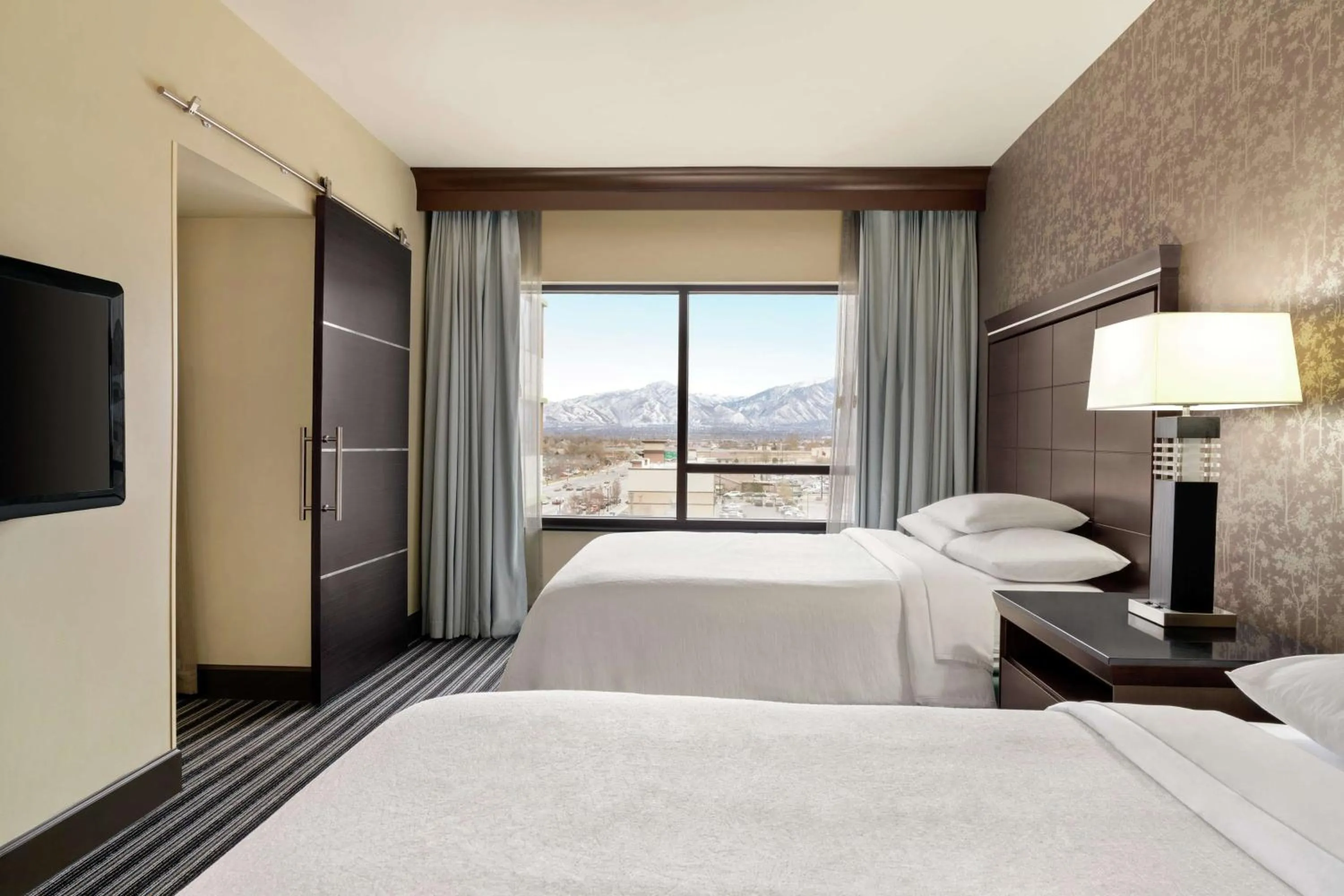 Bedroom, Bed in Embassy Suites by Hilton Salt Lake West Valley City