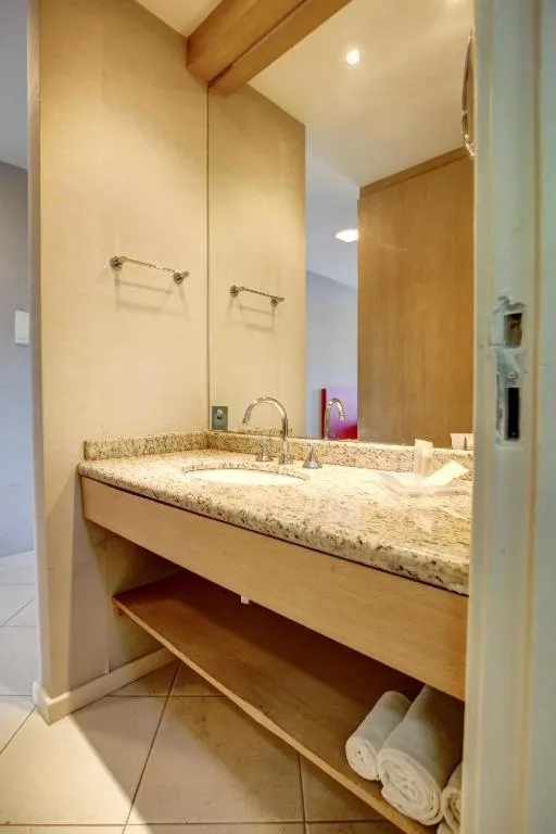 Bathroom, Bed in Quality Rio de Janeiro - Barra da Tijuca