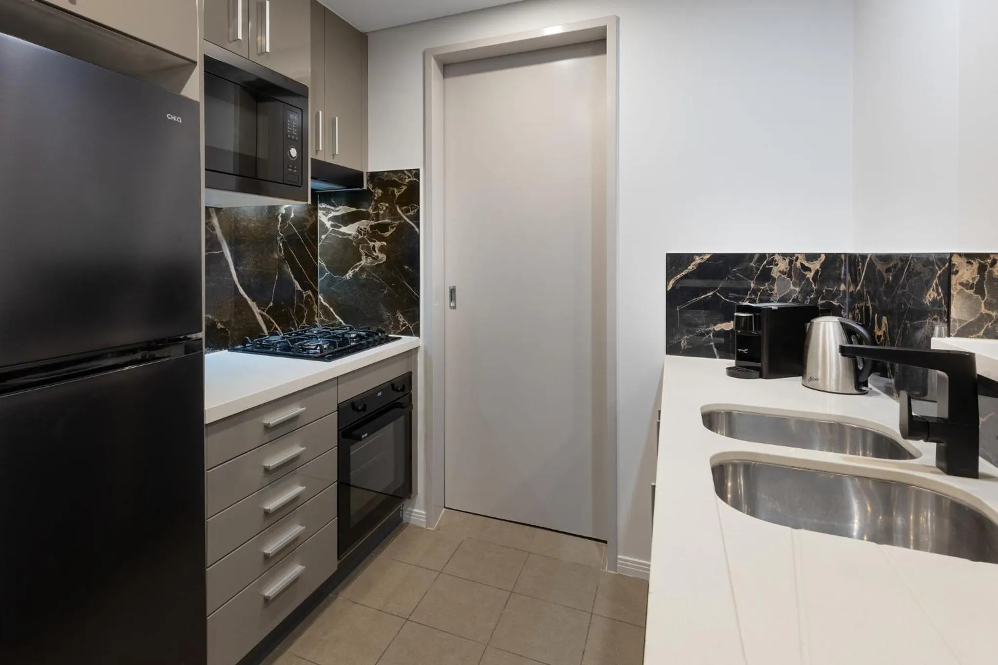 Kitchen or kitchenette in Meriton Suites Broadbeach