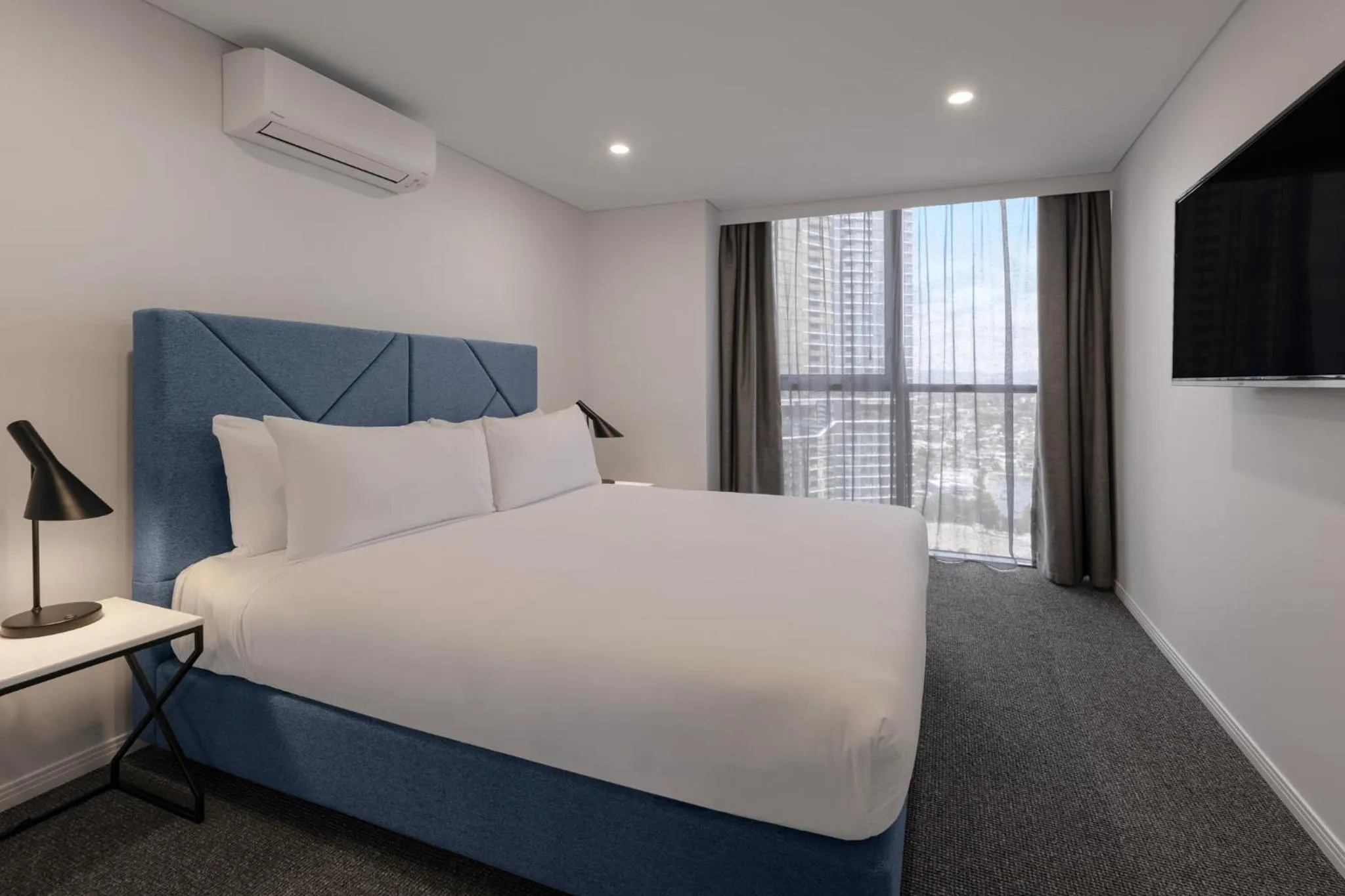 Bedroom, Bed in Meriton Suites Broadbeach
