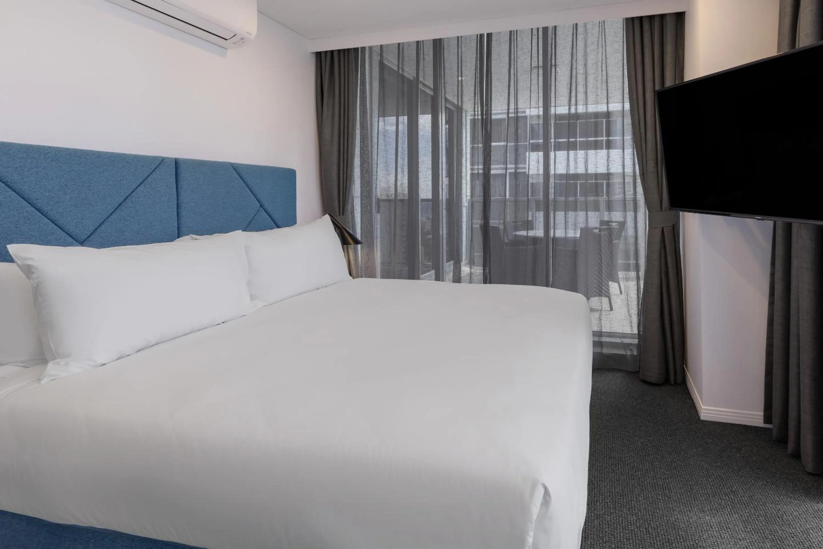 Bed in Meriton Suites Broadbeach